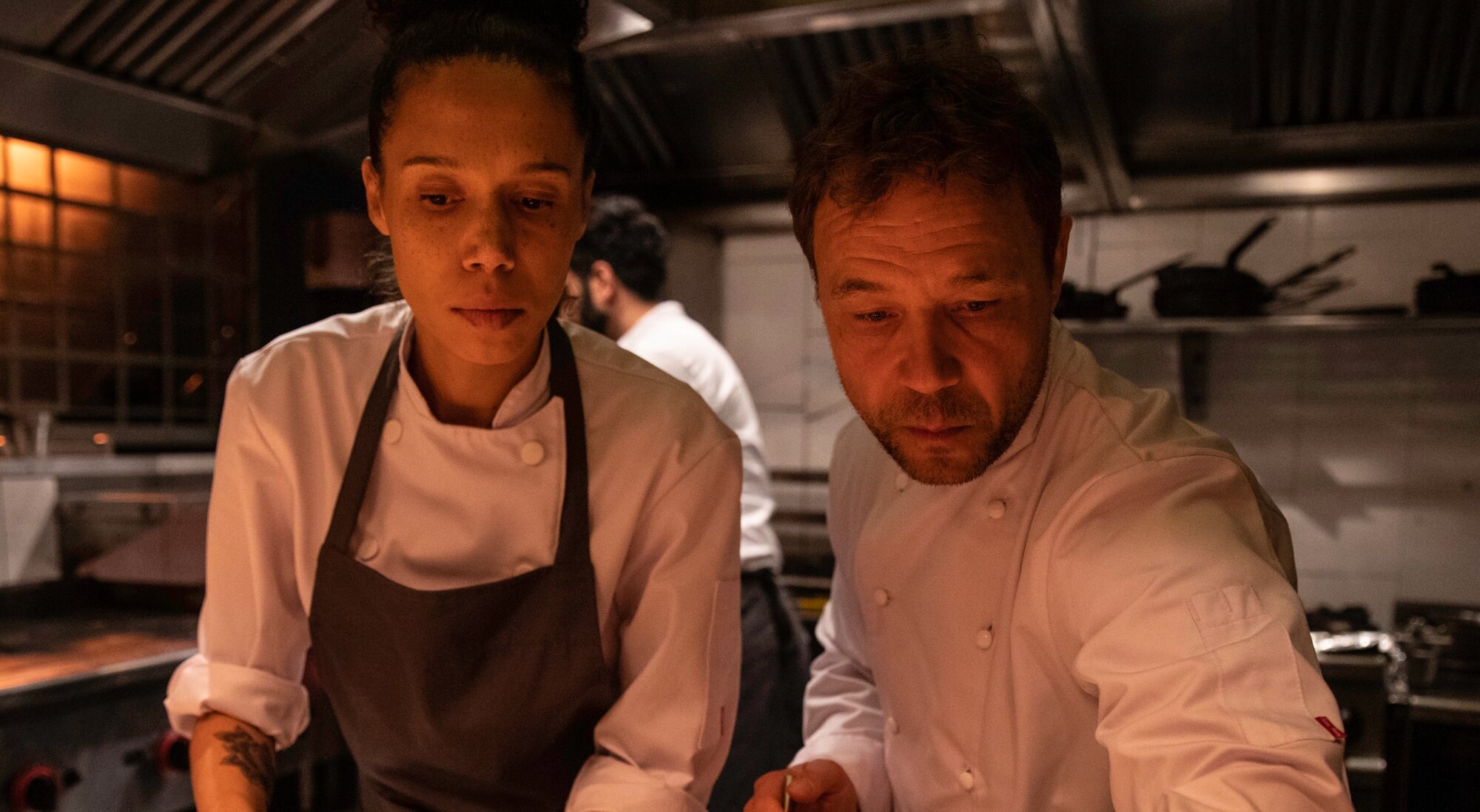 Vinette Robinson y Stephen Graham en "Hierve"