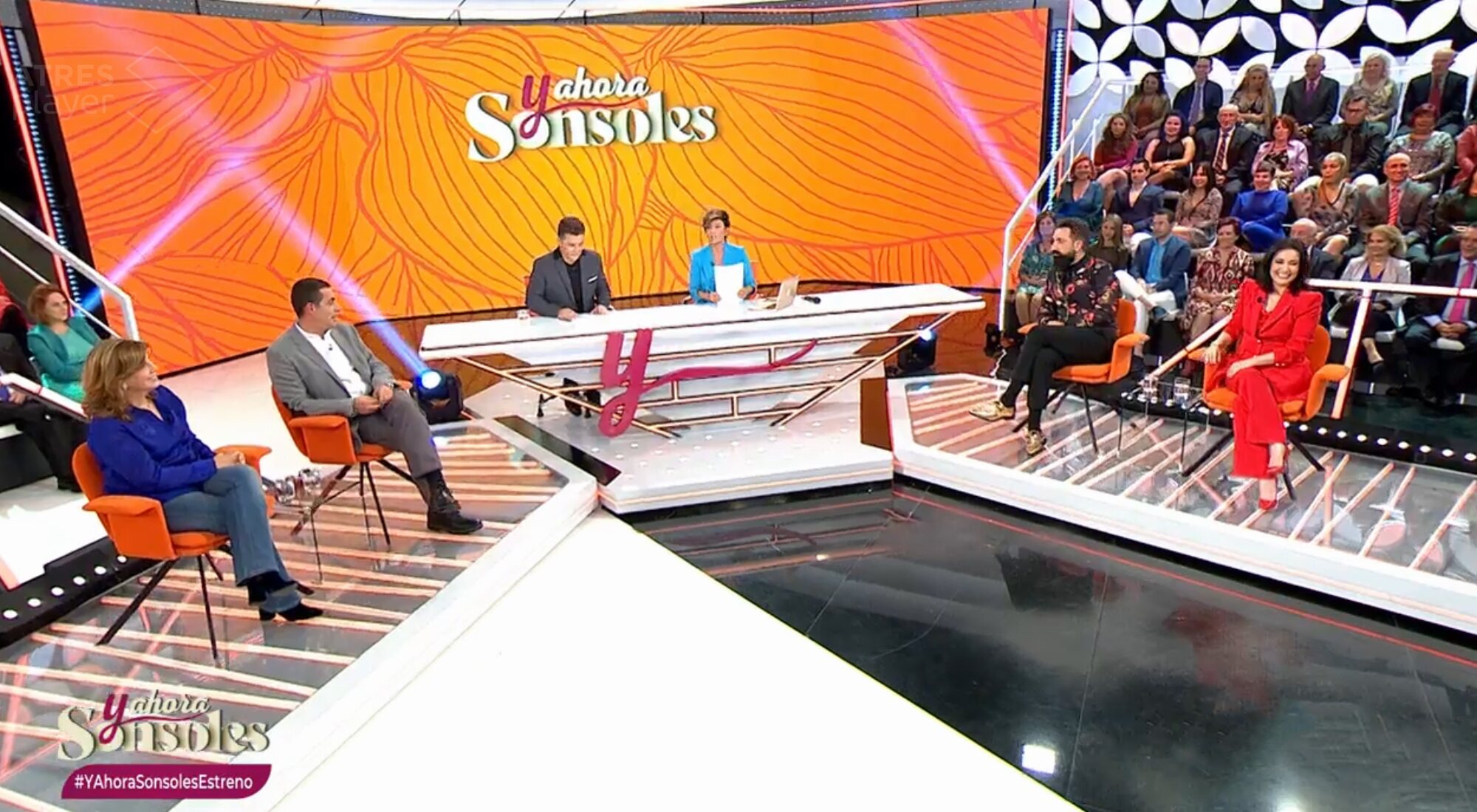 Sonsoles Ónega acompañada de algunos de los colaboradores de &#39;Y ahora Sonsoles&#39; en su estreno&#39;