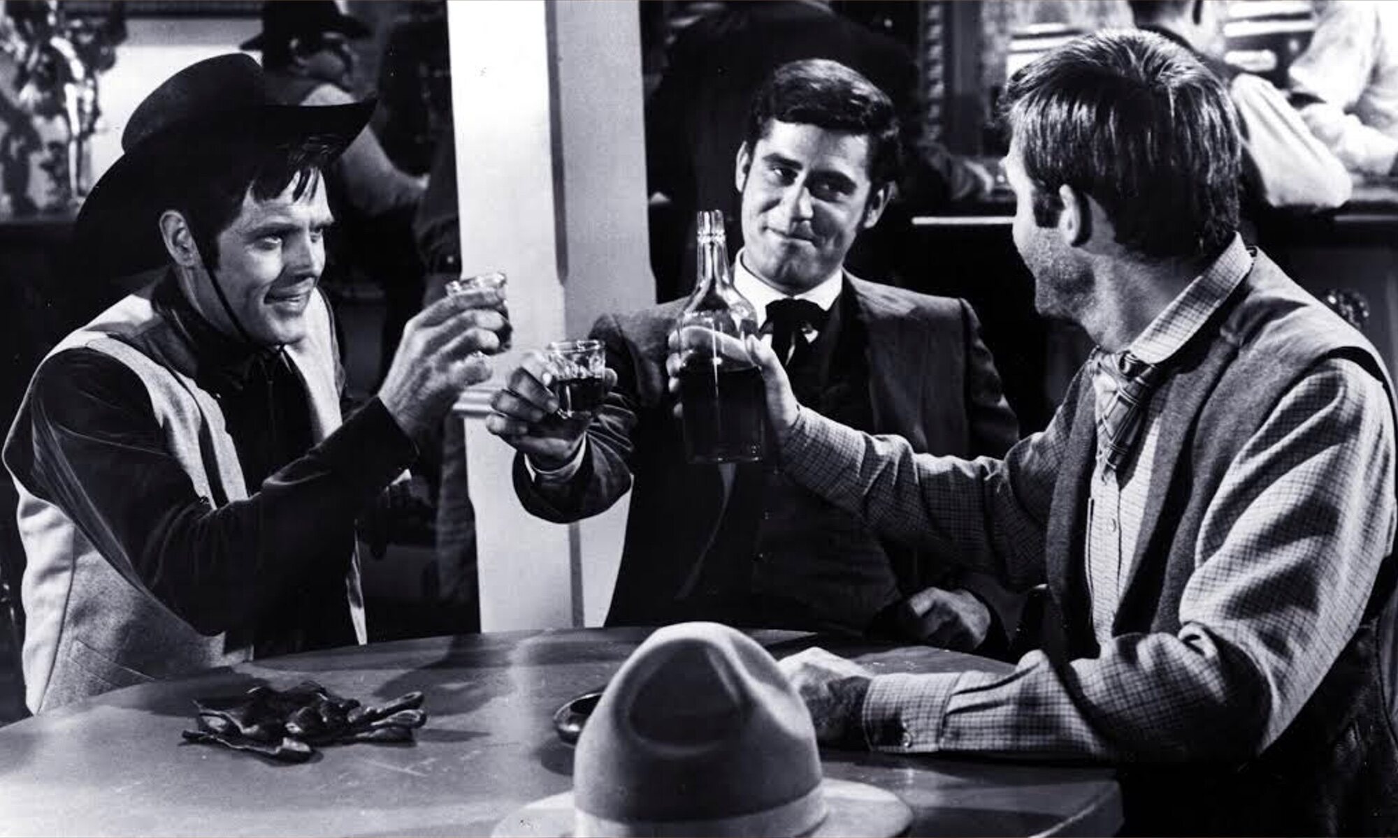 "Cabalgando hacia el árbol del ahorcado"