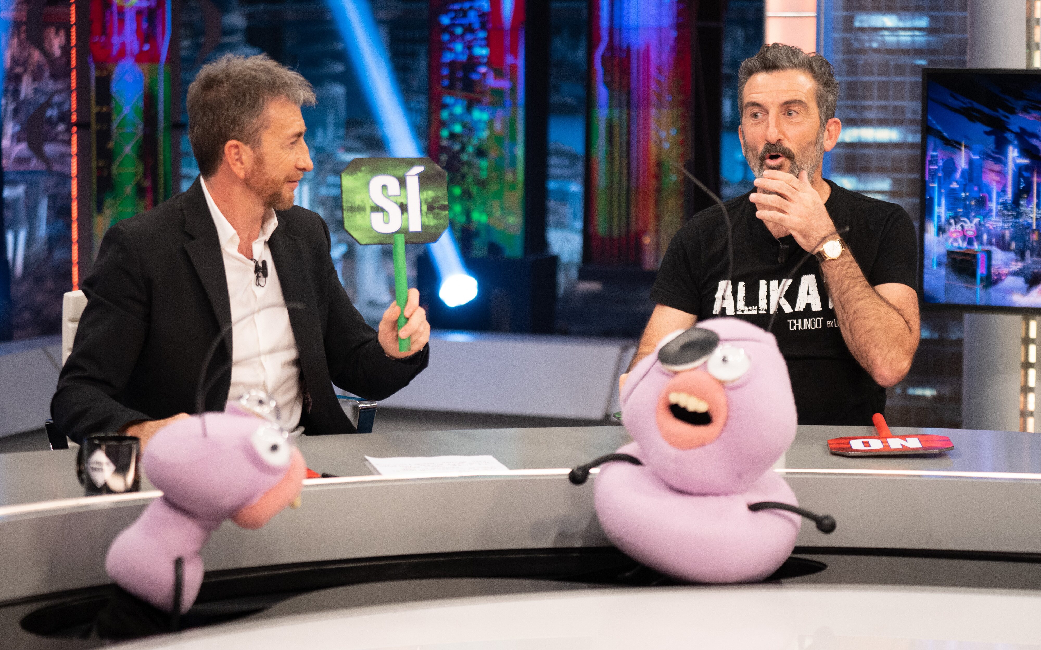 Luis Zahera y Pablo Motos durante la visita del actor a 'El Hormiguero'