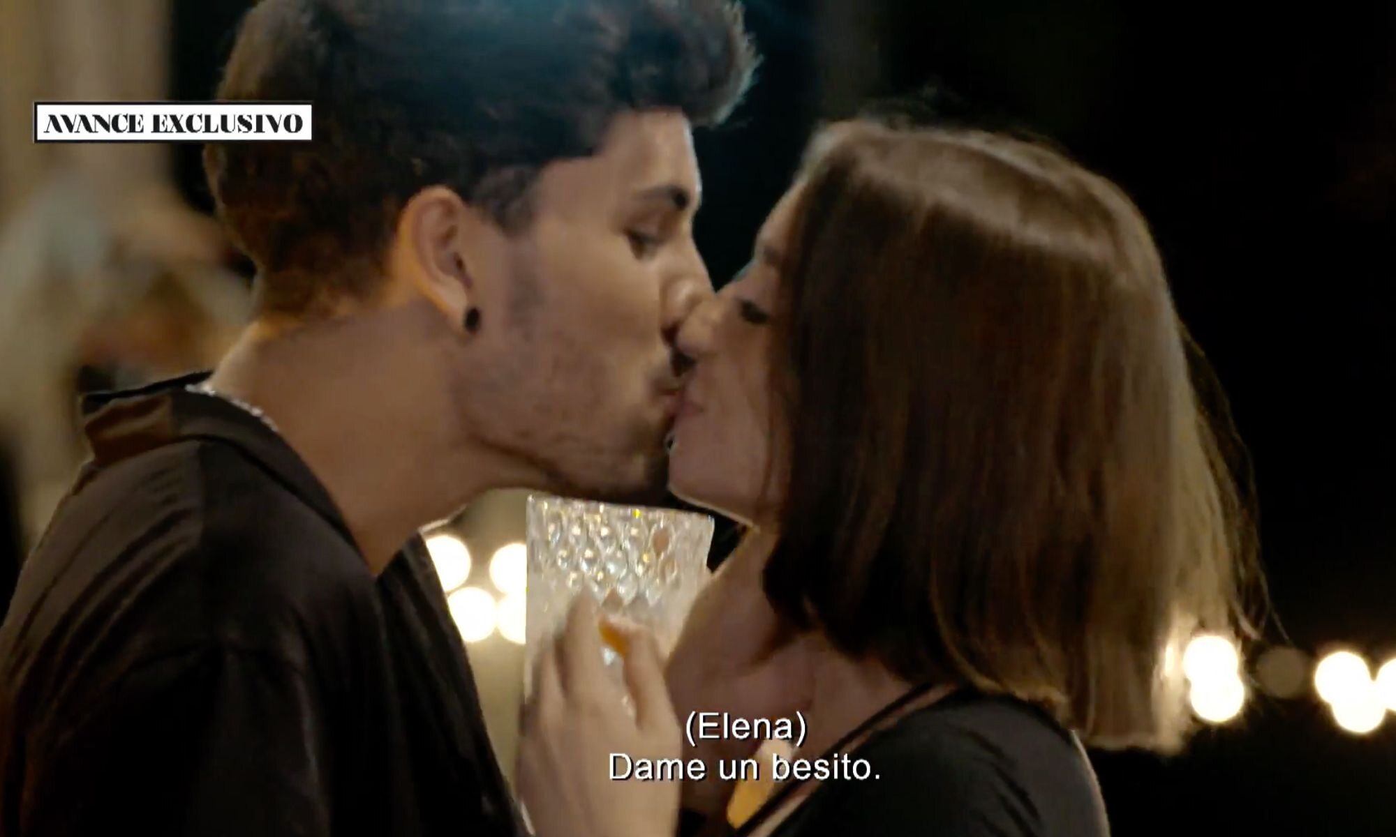 Beso entre Samu y Elena en 'La isla de las tentaciones 5'