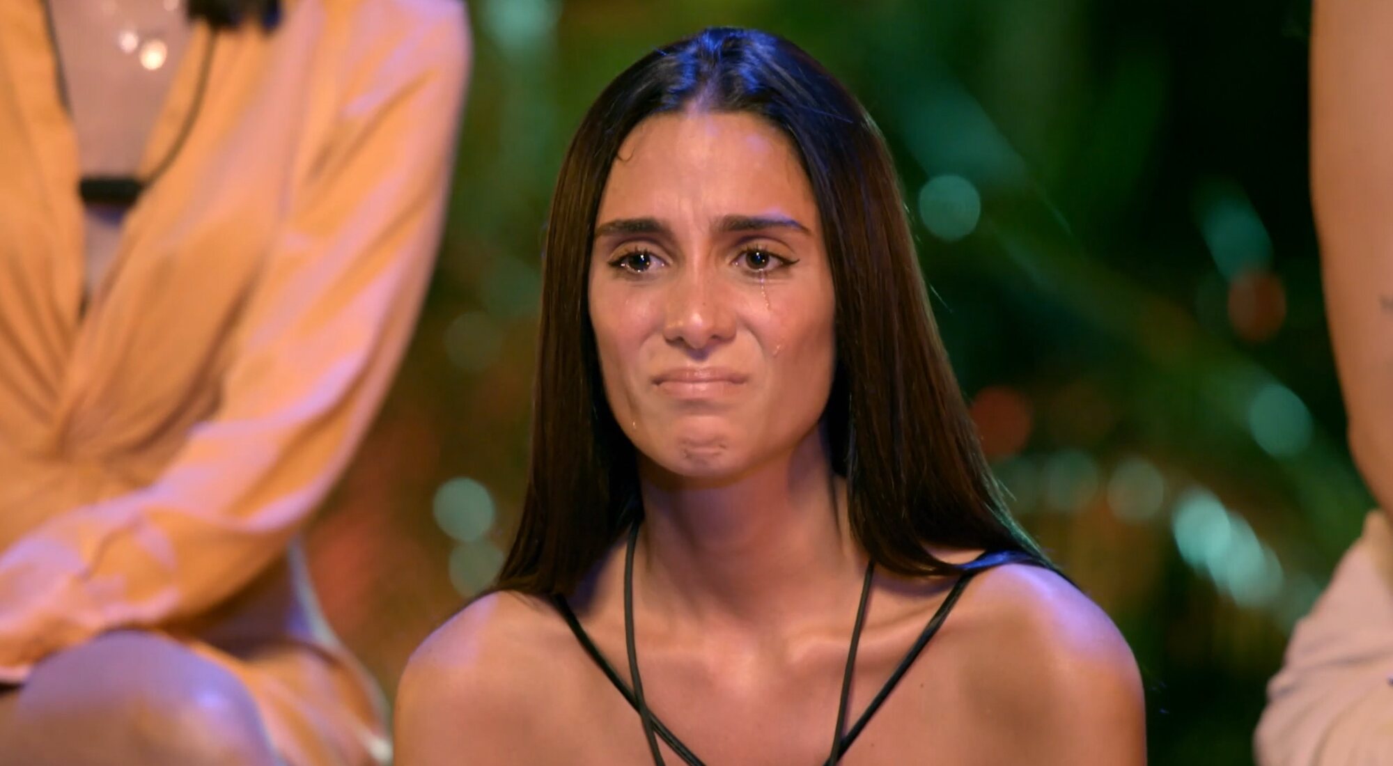 Claudia llora en 'La isla de las tentaciones' al pensar en el dolor de Javi al ver sus besos con Álvaro