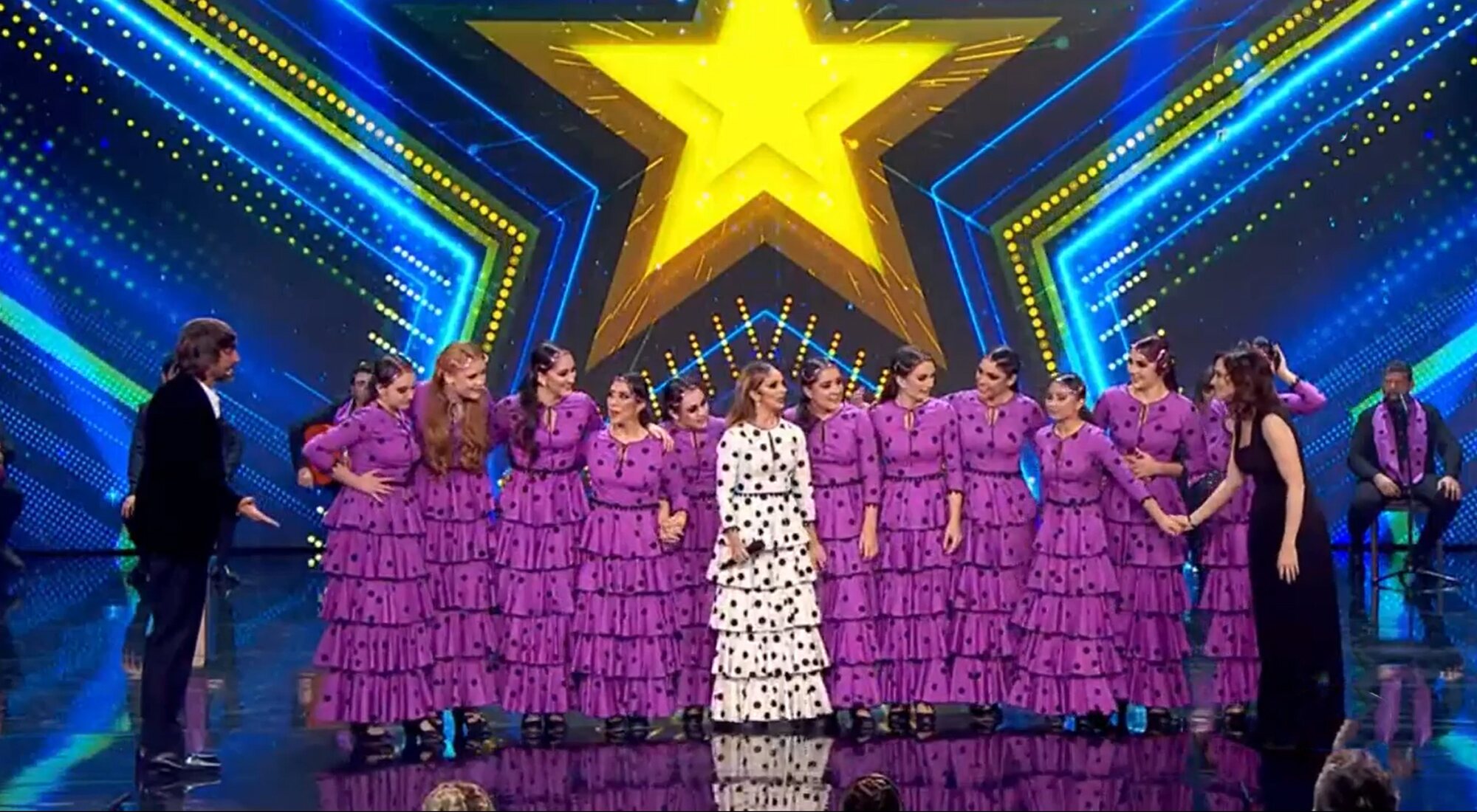 Isabel Díaz Ayuso felicita a Las niñas de Lola por su actuación en la final de 'Got Talent'