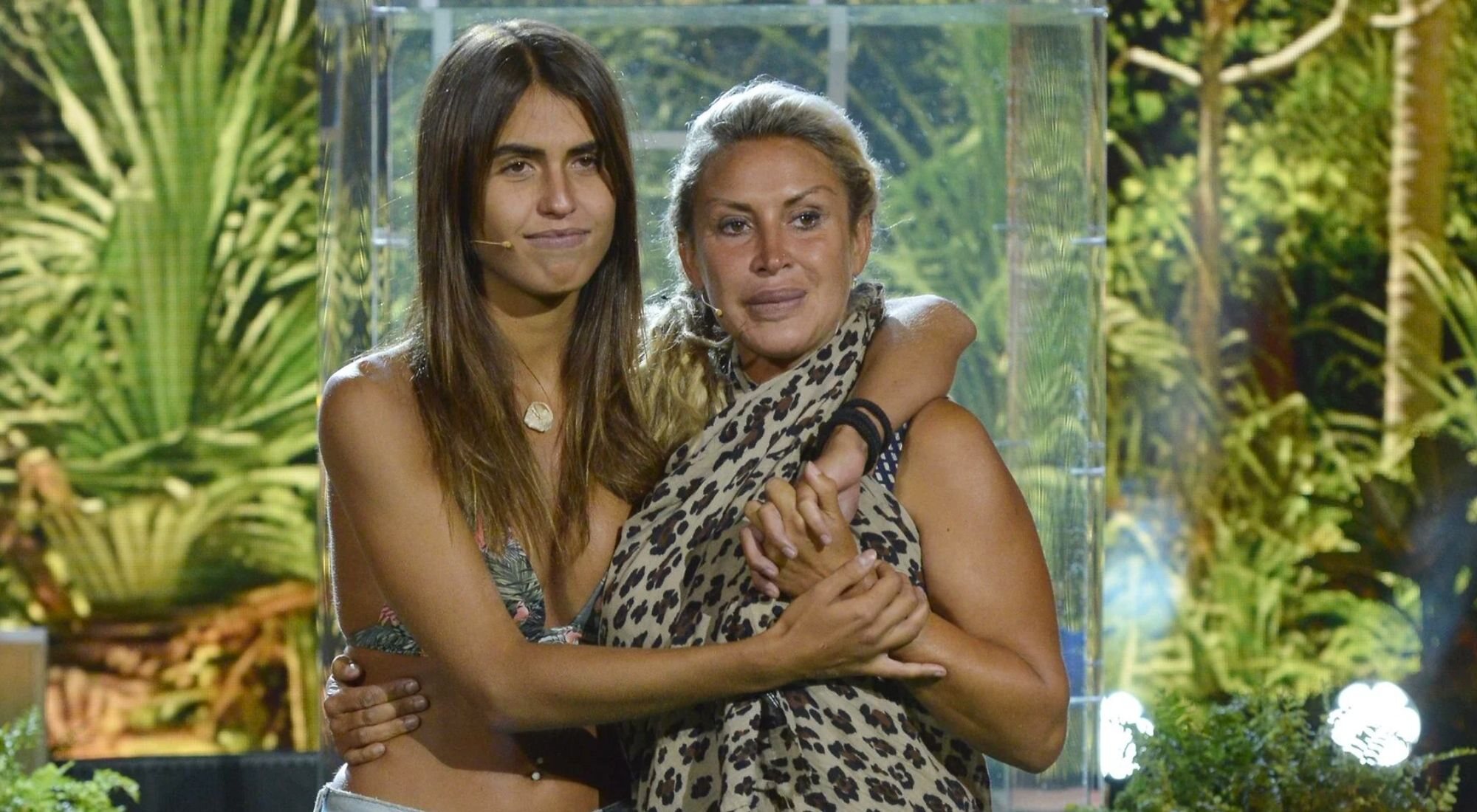 Raquel Mosquera junto a Sofía Suescun en 'Supervivientes 2018'.