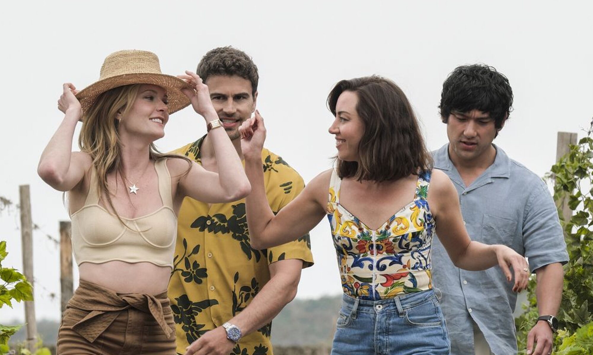 Daphne, Cameron, Harper y Ethan en 'The White Lotus'