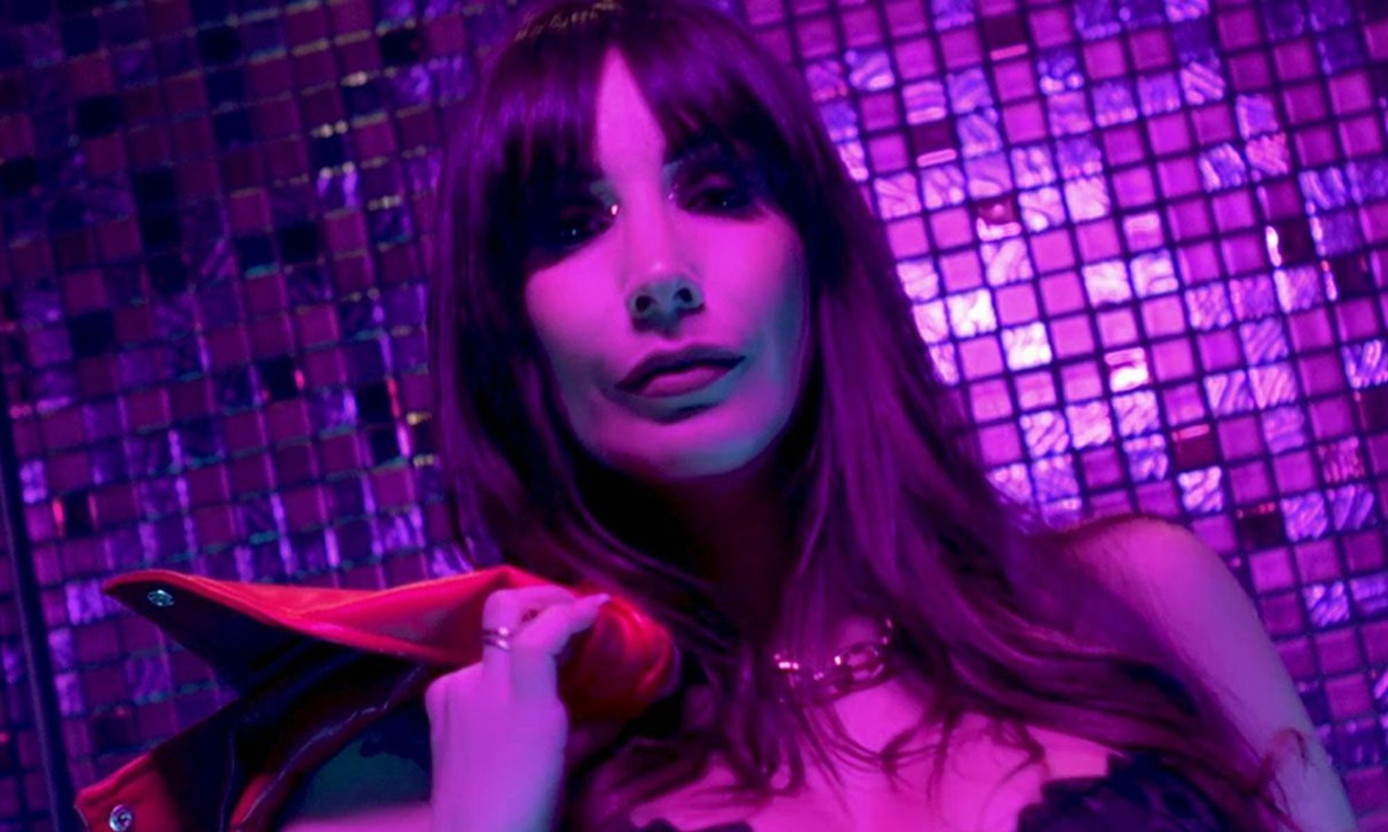 Fotograma del videoclip de su single "Te tengo ganas"