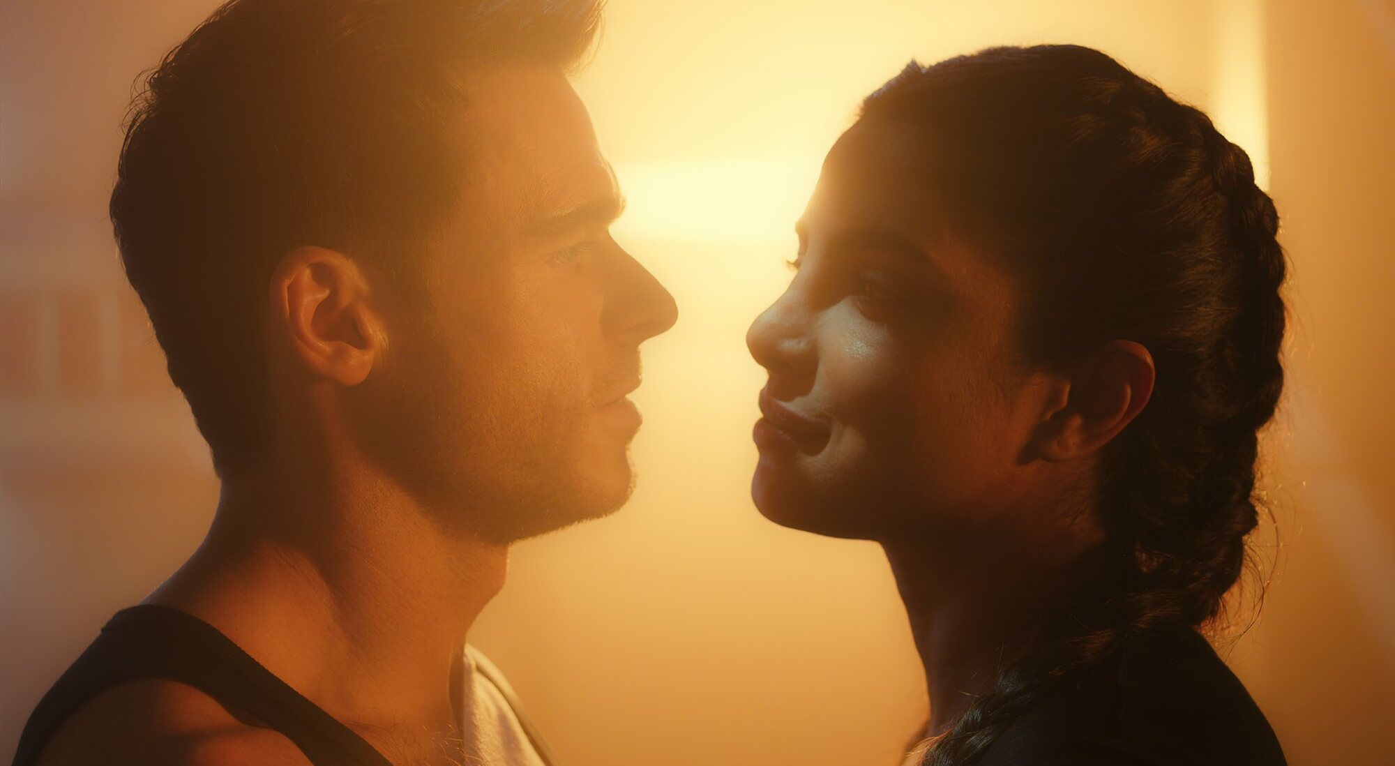 Richard Madden y Priyanka Chopra en 'Citadel'