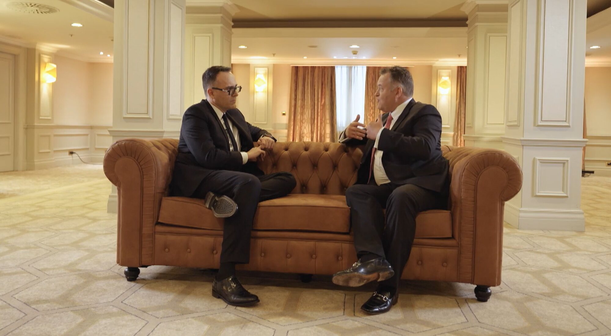 Risto Mejide charla con Paul Burrell sobre Lady Di en 'Viajando con Chester'