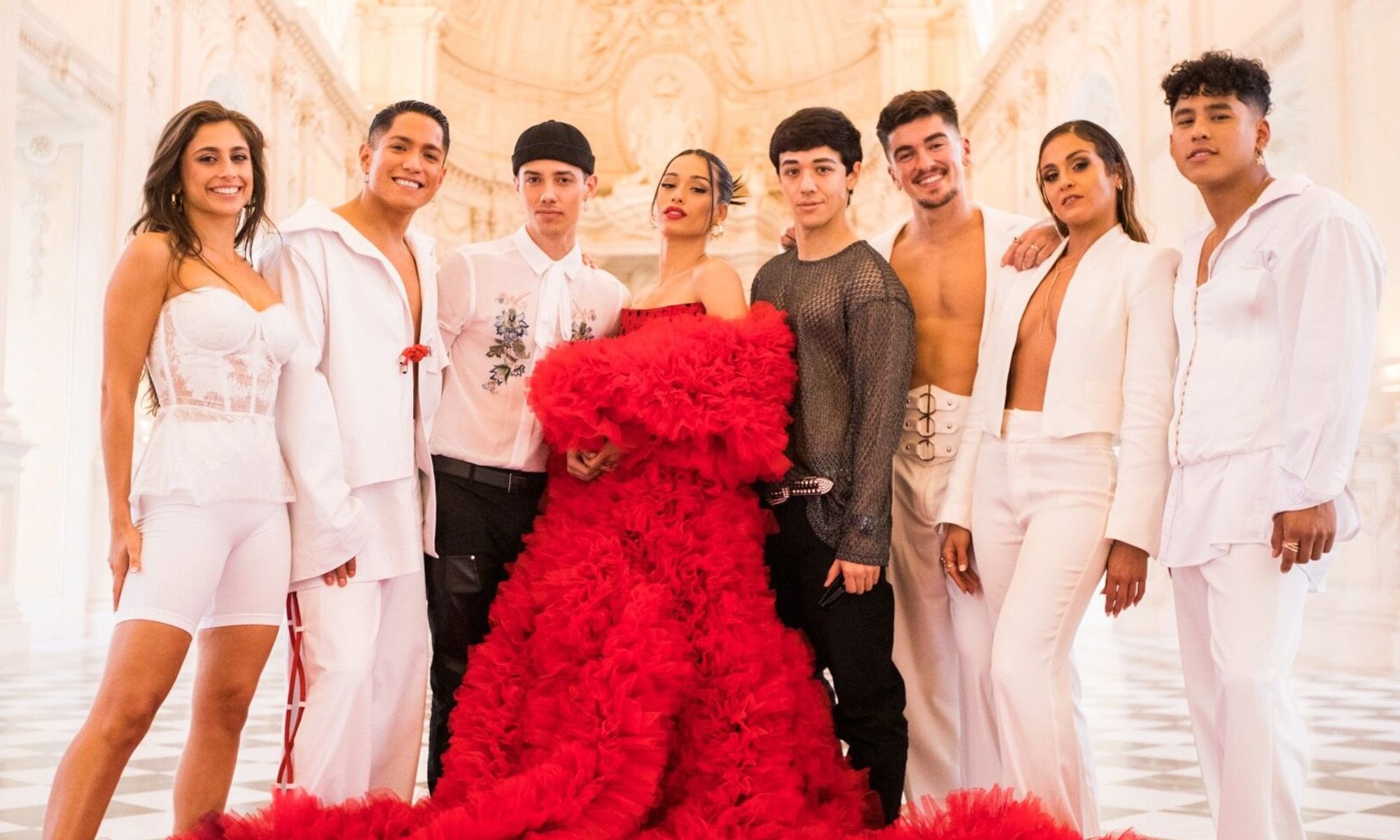 Chanel y su equipo en Eurovisión 2022