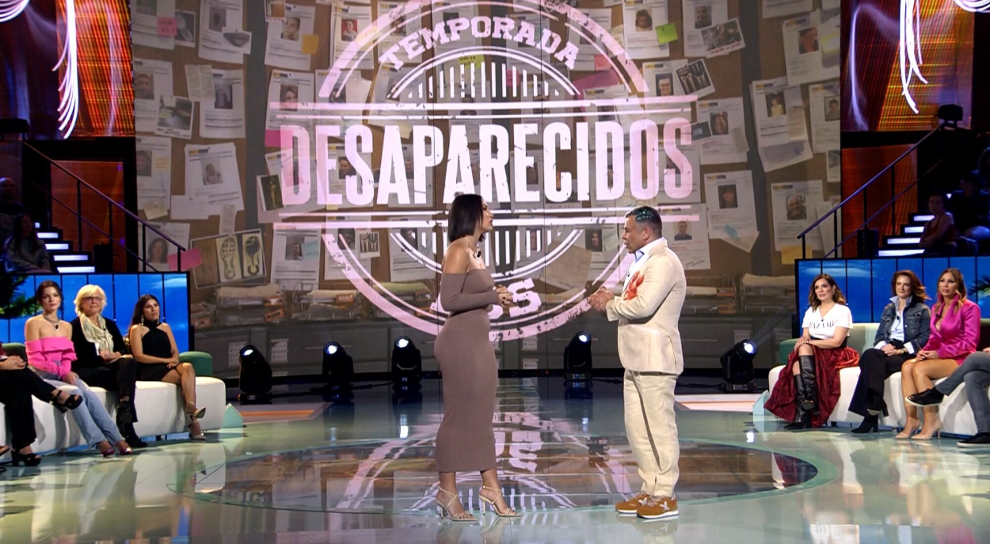 Michelle Calvó anuncia el estreno de la segunda temporada de 'Desaparecidos' en el plató de 'Supervivientes'