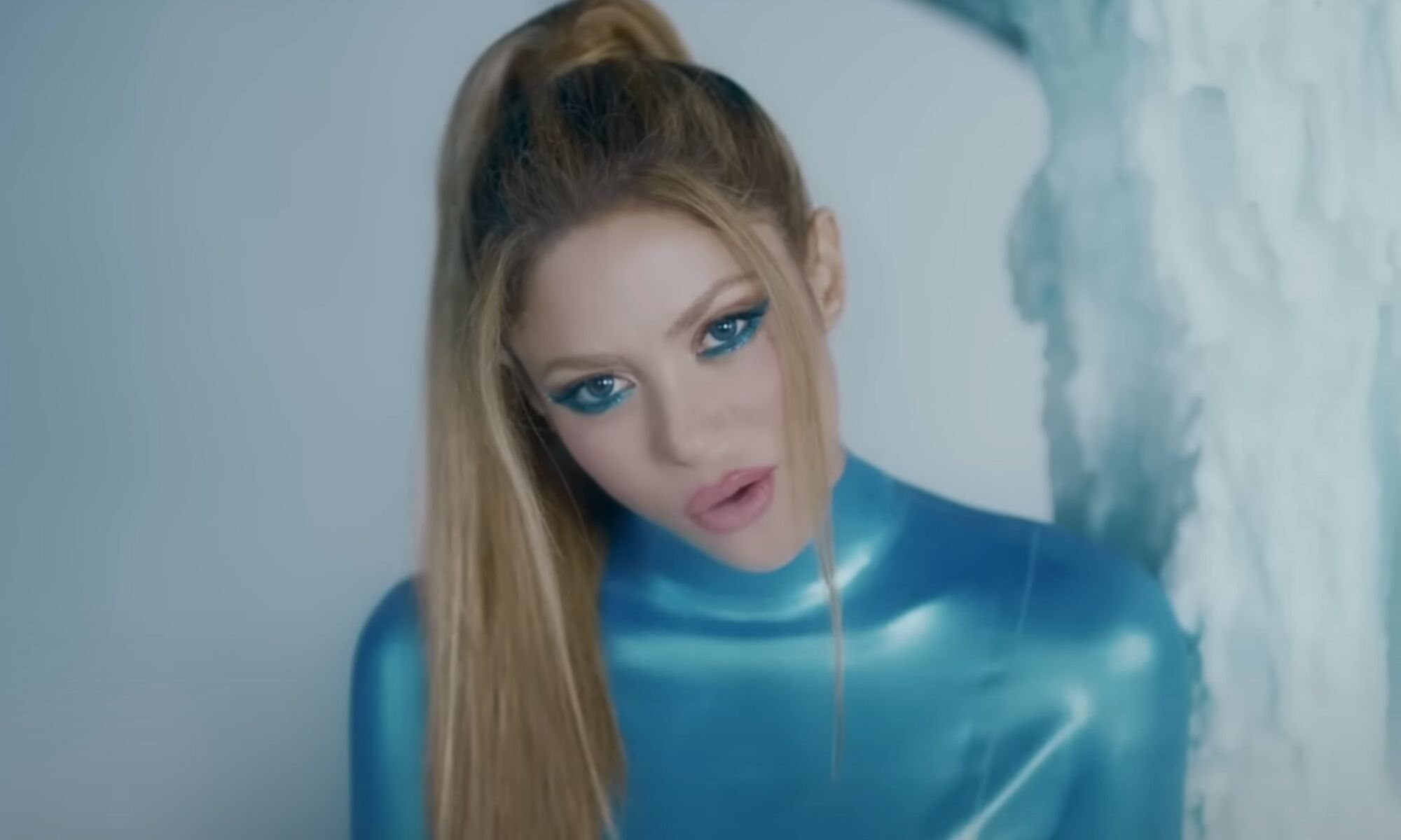 Shakira en el videoclip de 'TQG'