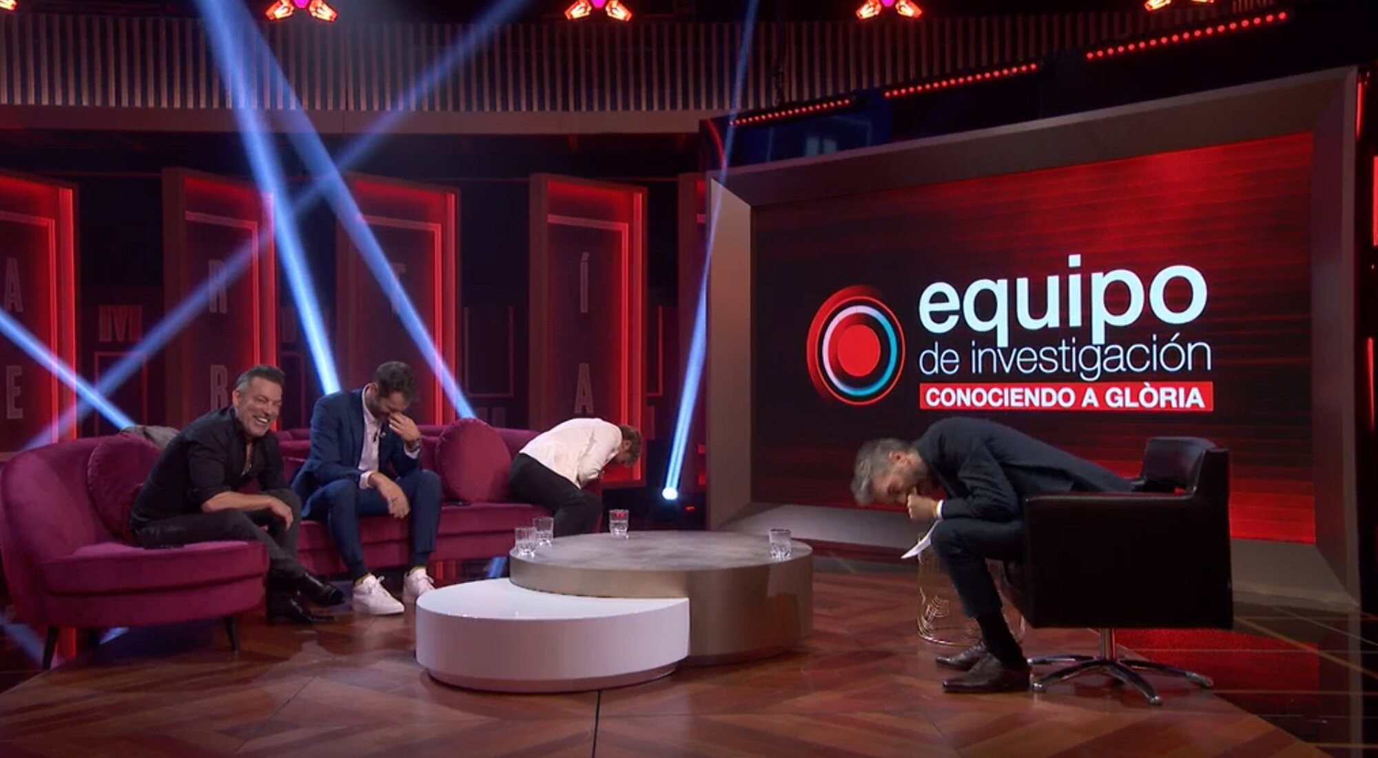 Dani Martínez y sus invitados de &#39;Martínez y hermanos&#39; rompen a reír con el lapsus de Glòria Serra