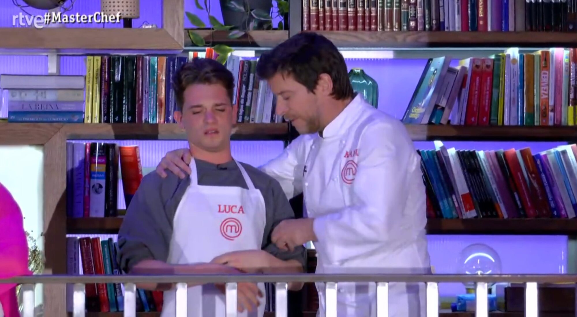 Manu Baqueiro consuela a Luca en &#39;MasterChef 11&#39;