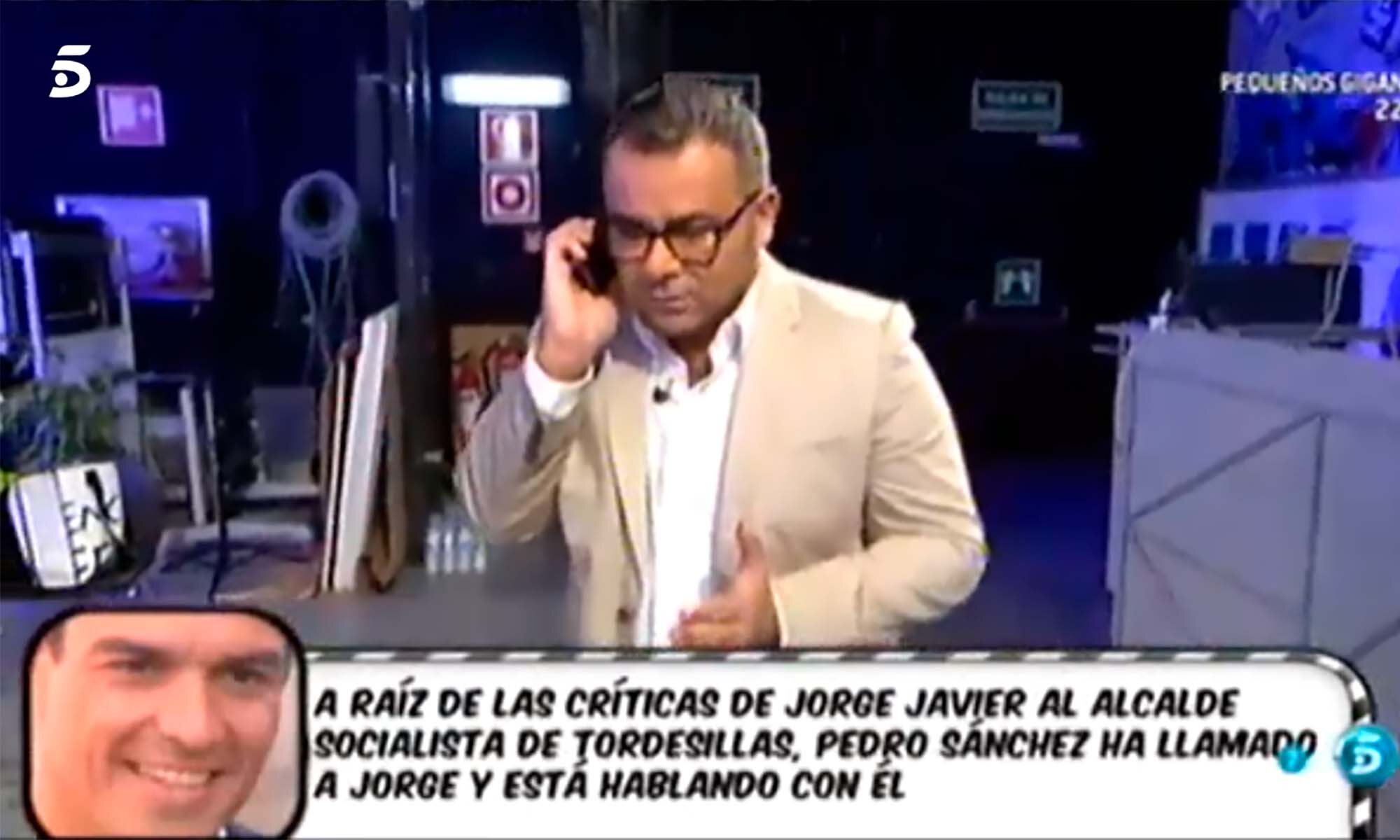 Jorge Javier Vázquez hablando con Pedro Sánchez en directo en 'Sálvame'n