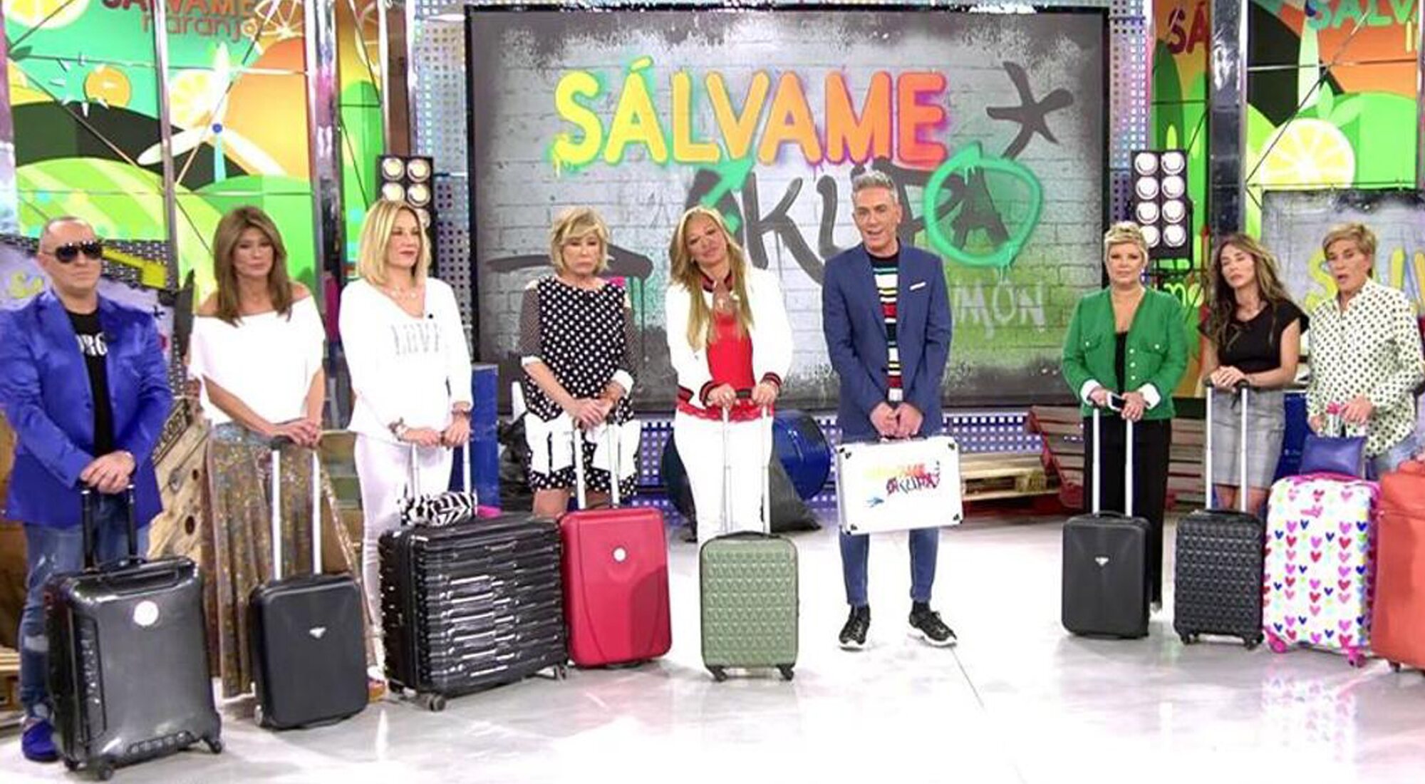 Los colaboradores de 'Sálvame' inauguran 'Sálvame okupa'