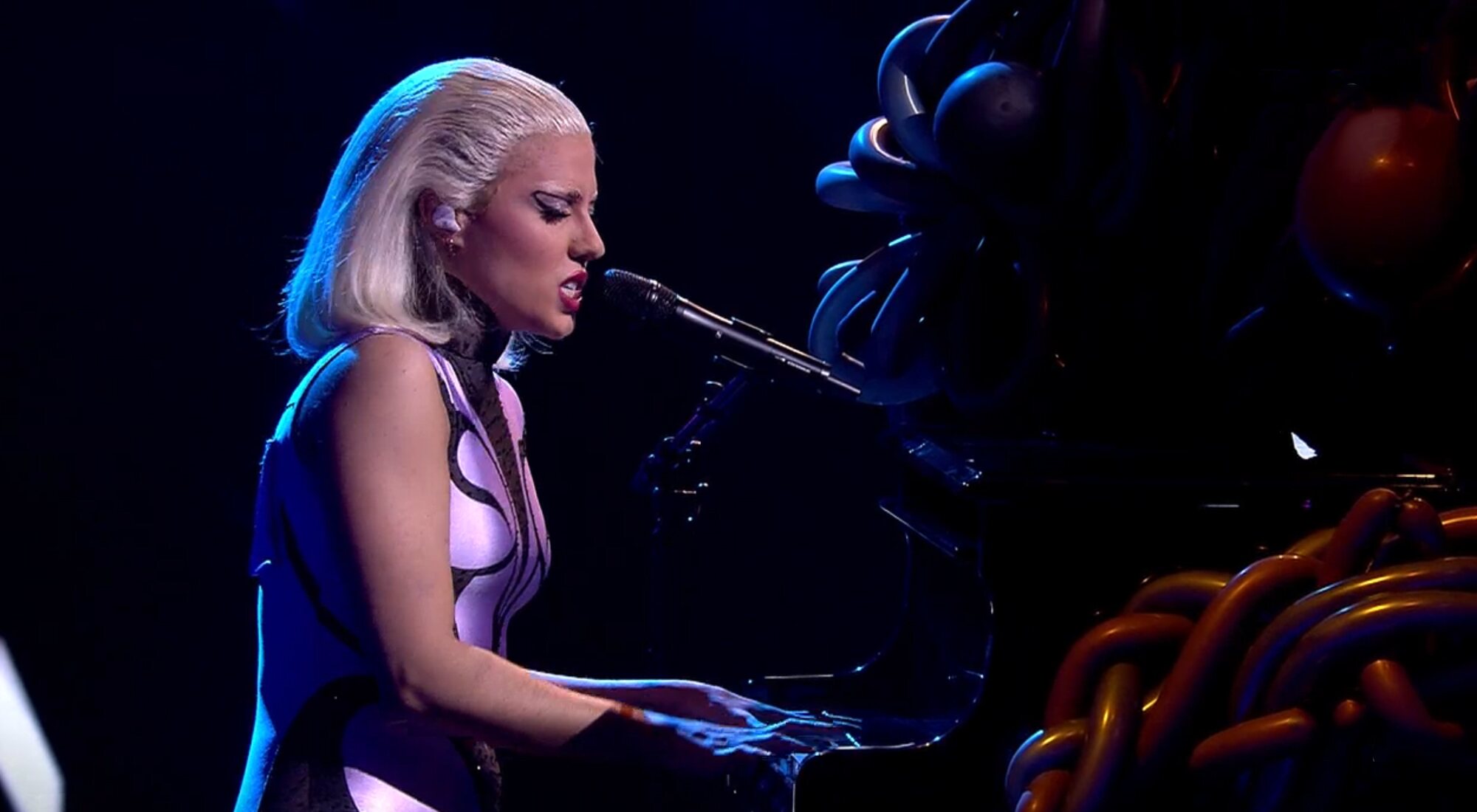 Miriam Rodríguez imita a Lady Gaga en la final de 'Tu cara me suena 10'