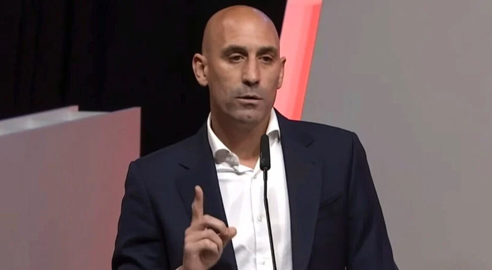 Luis Rubiales en la asamblea extraordinaria de la RFEF