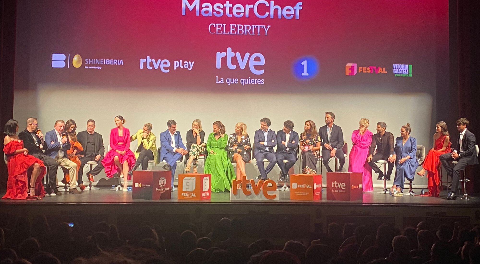 Aspirantes, jueces y equipo de 'MasterChef Celebrity 8' en la presentación del FesTVal