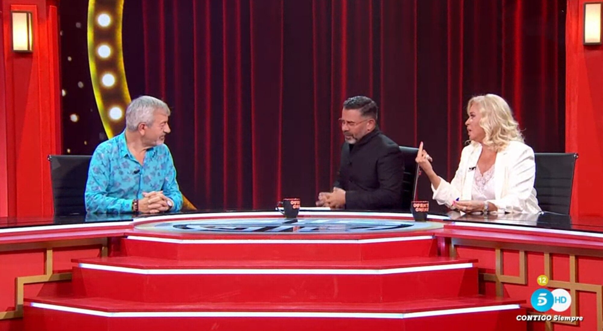 Bárbara Rey le hace una peineta a Jorge Javier en &#39;Cuentos chinos&#39;