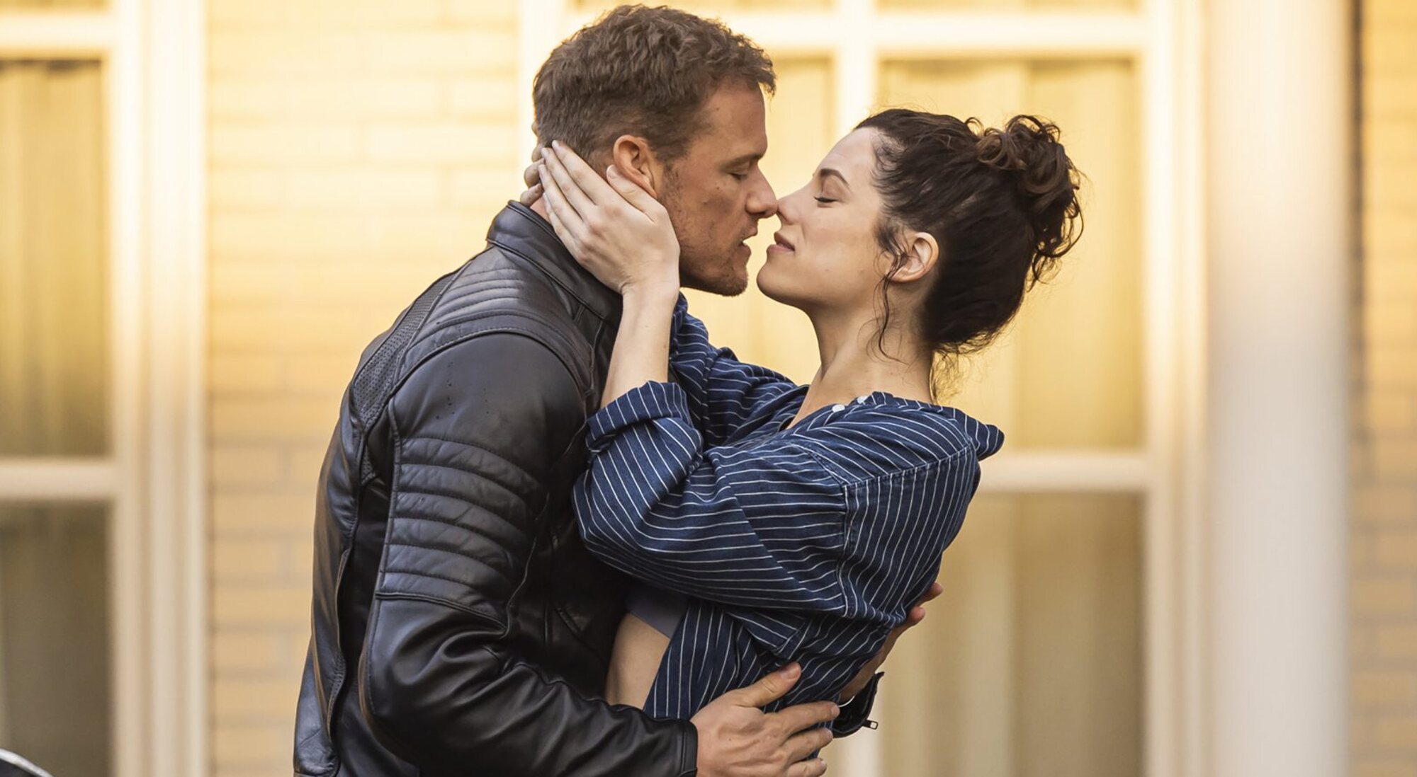 Sam Heughan y Jessica De Gouw en 'La pareja de al lado'