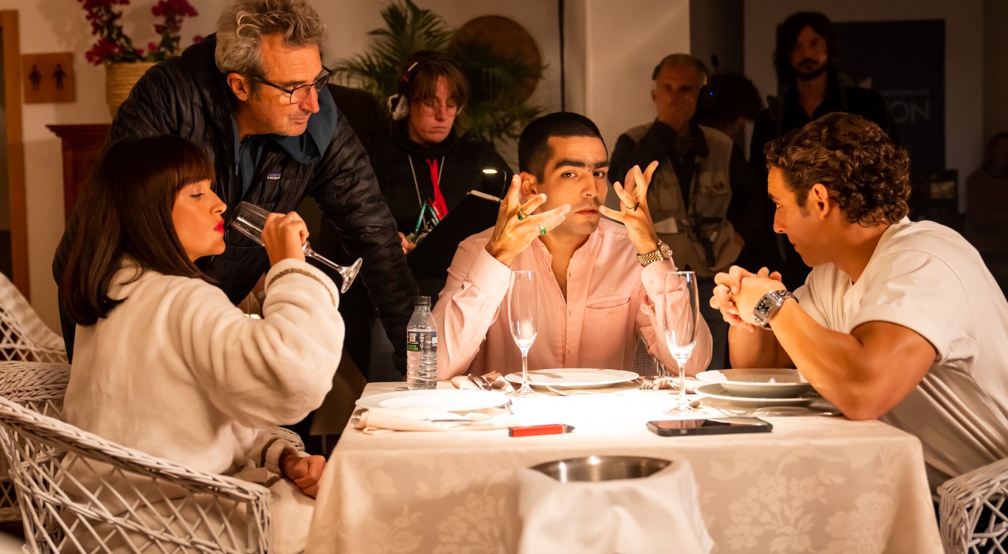 Mariano Barroso junto a Susana Abaitua, Omar Ayuso y Miguel Herrán en 'Los Farad'