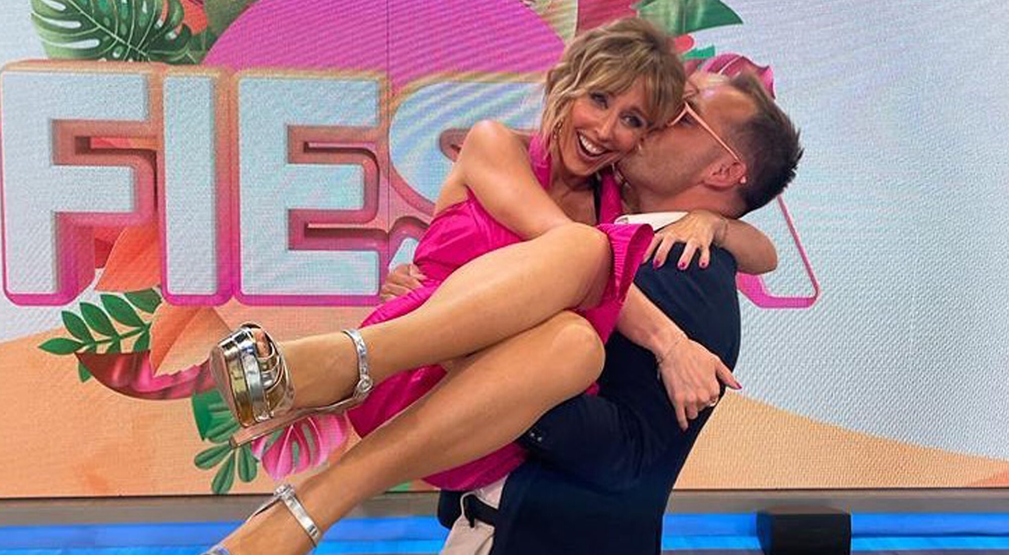 Emma García y Saúl Ortiz en el plató de 'Fiesta'