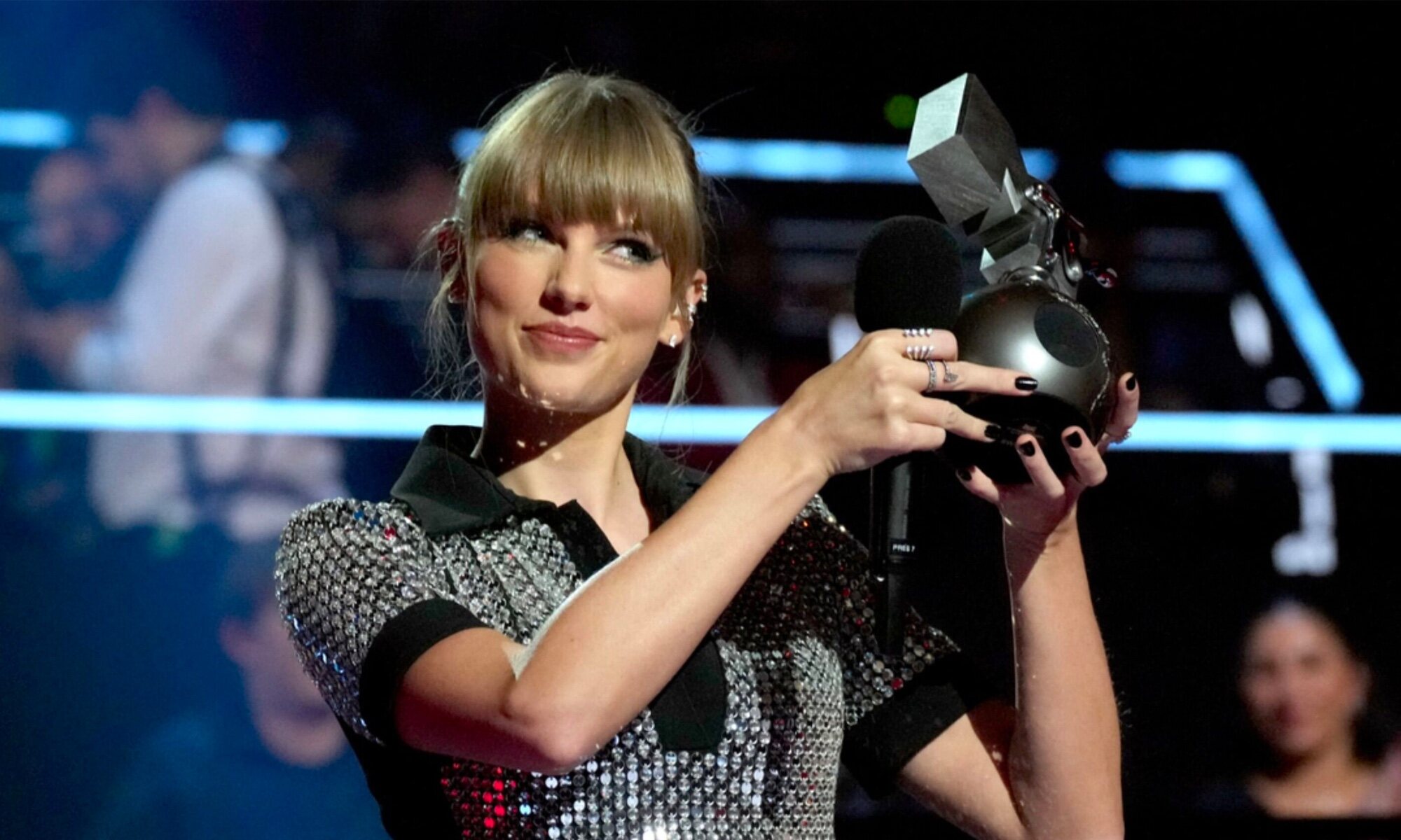 Taylor Swift con un MTV EMA