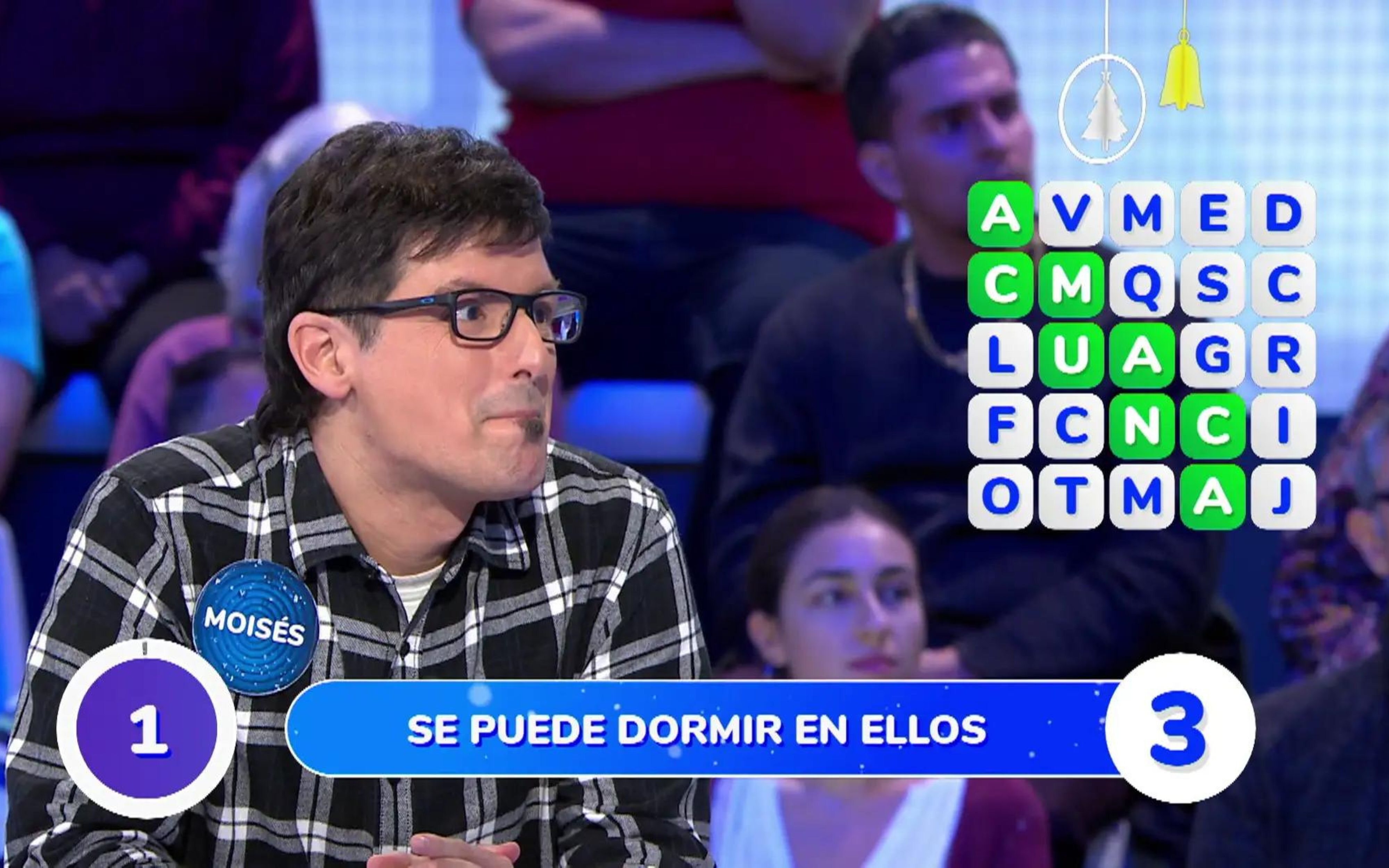 Moisés jugando la "Sopa de Letras" en 'Pasapalabra'