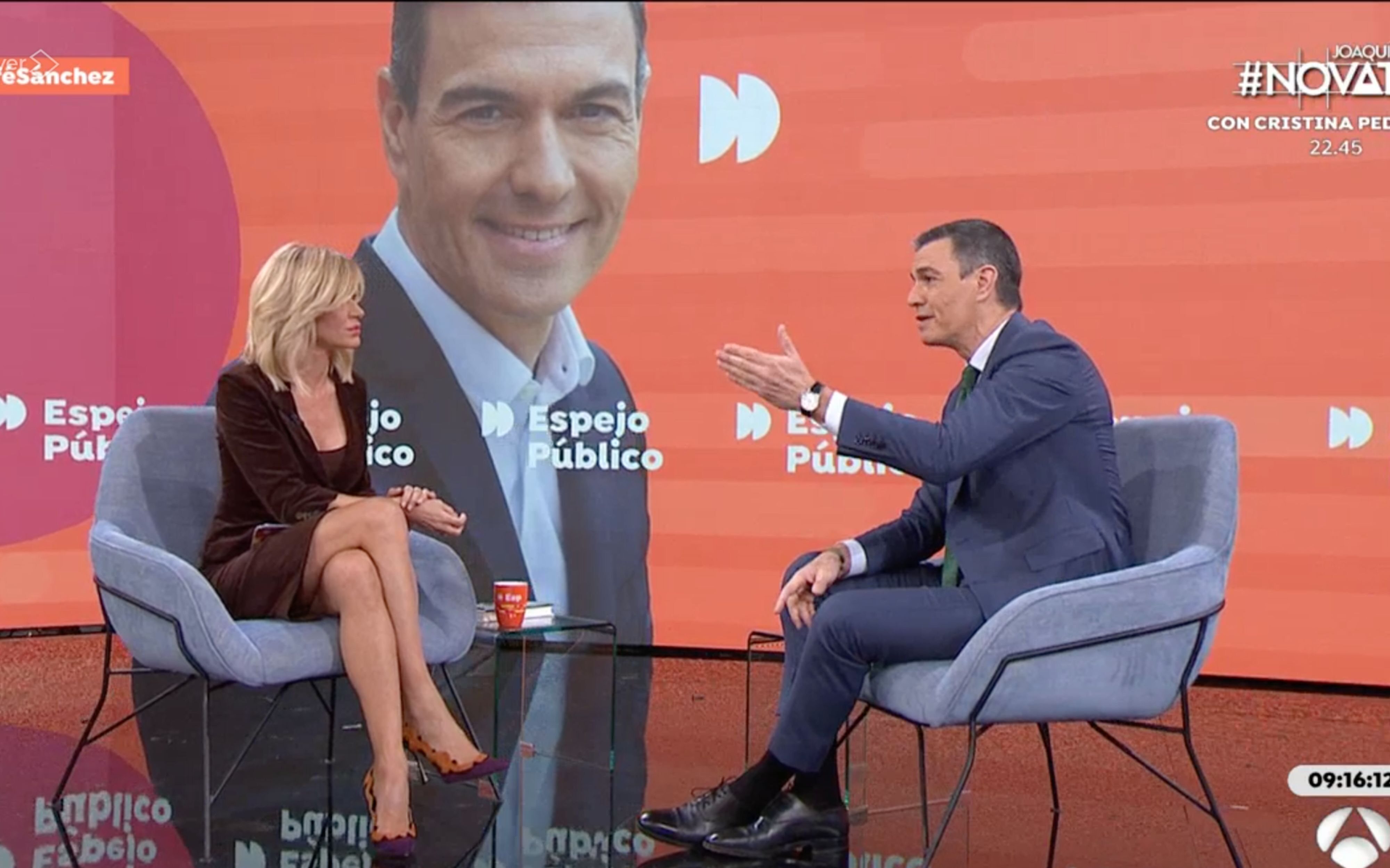 Pedro Sánchez junto a Susanna Griso en 'Espejo público'