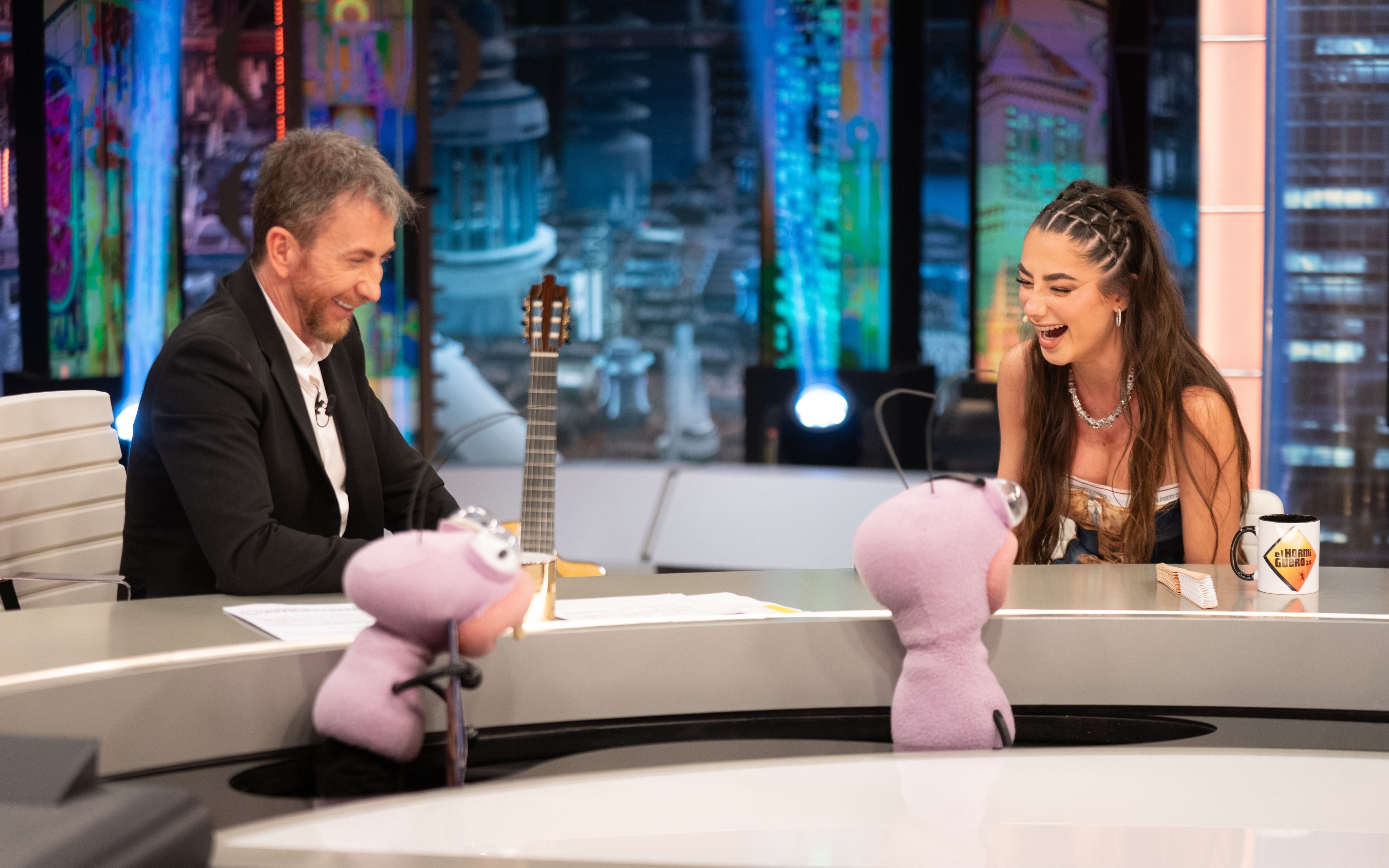 Lola Lolita junto a Pablo Motos en 'El hormiguero'