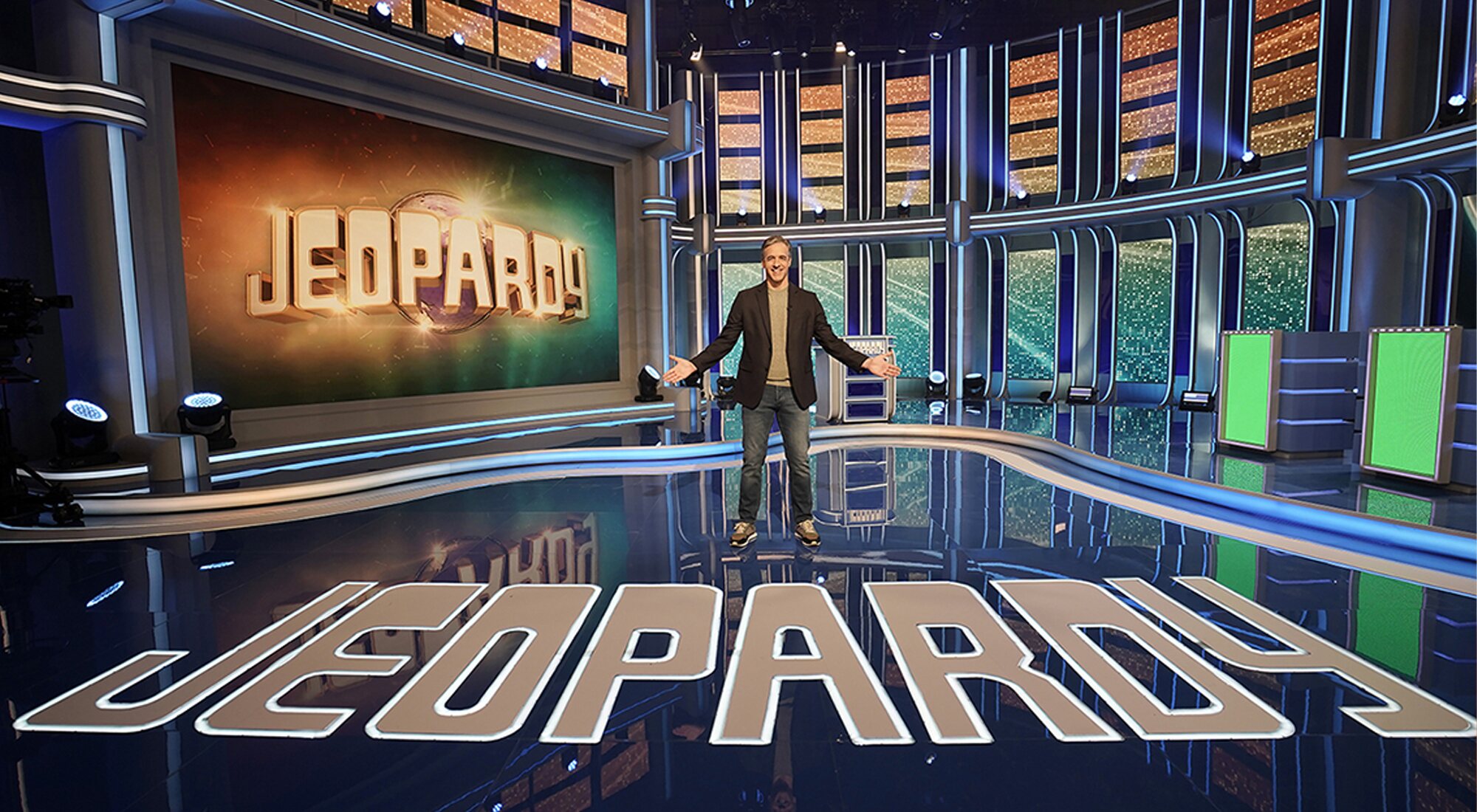 El presentador Paco de Benito en el plató de 'Jeopardy'