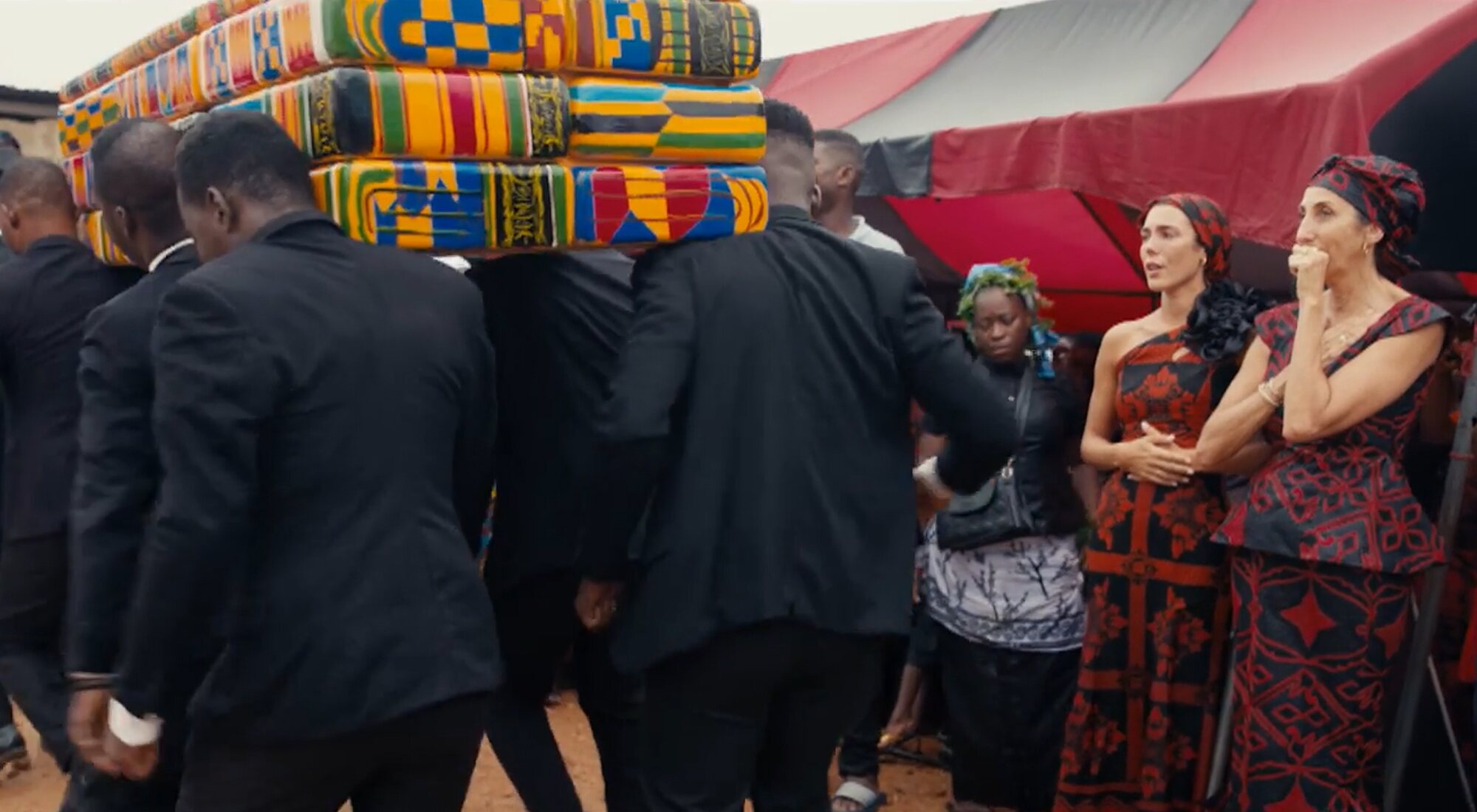 Paz Padilla y Anna Ferrer acuden a un funeral ghanés en 'Te falta un viaje'