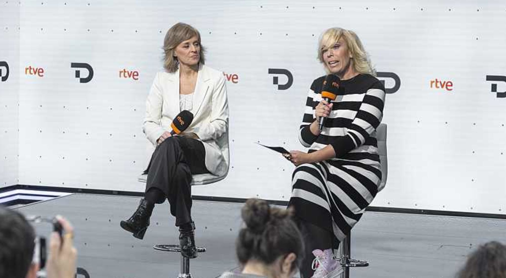 Marta Carazo y María Eizaguirre, durante el encuentro con los medios