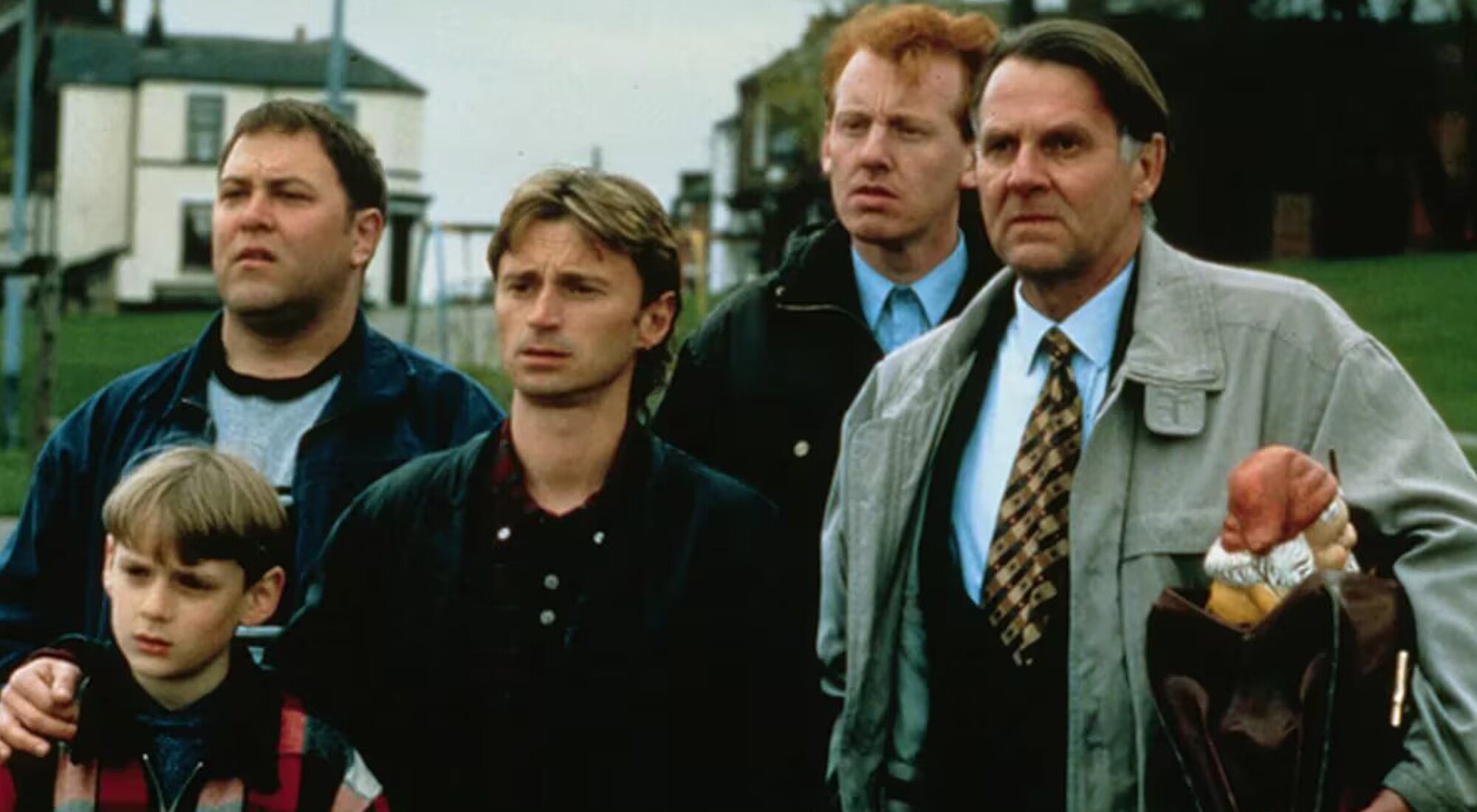 Tom Wilkinson y parte de sus compañeros de reparto de la película "Full Monty"