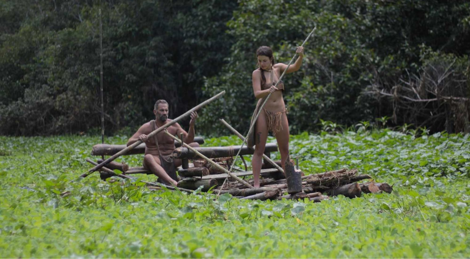 Dos concursantes en &#39;Aventura en pelotas&#39;