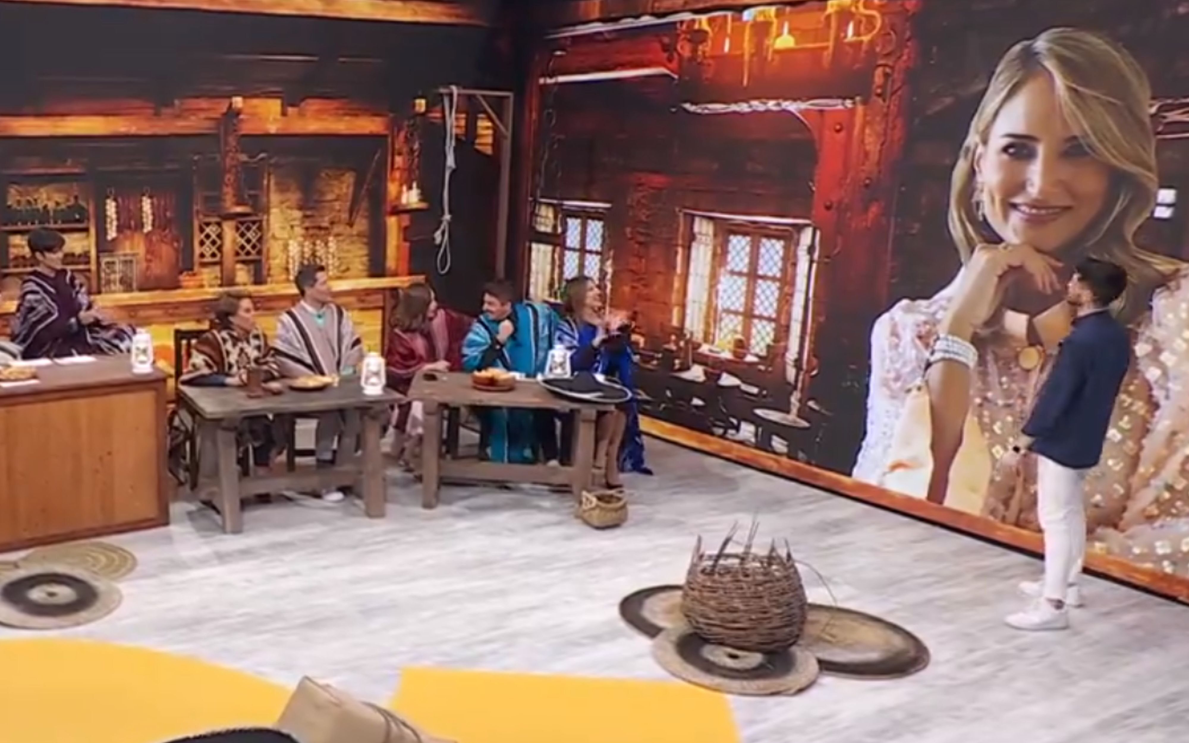 Los colaboradores de &#39;Mañaneros&#39; descubriendo a Alba Carrillo