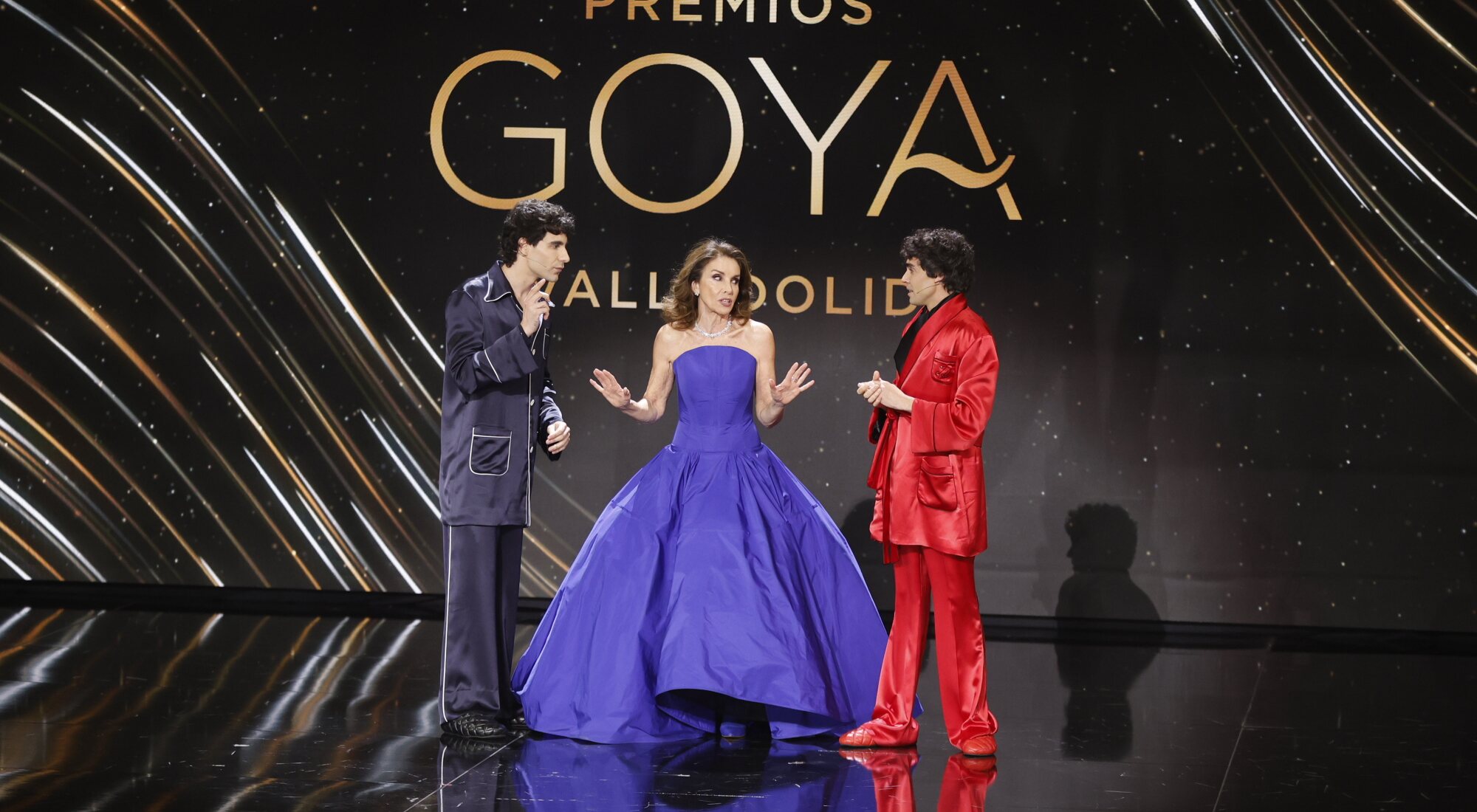 Los Javis y Ana Belén en el arranque de los Premios Goya 2024