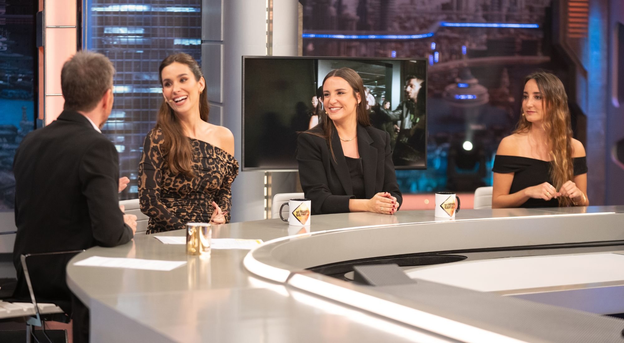 Pablo Motos, María Pombo, Marta Pombo y Lucía Pombo en 'El hormiguero'