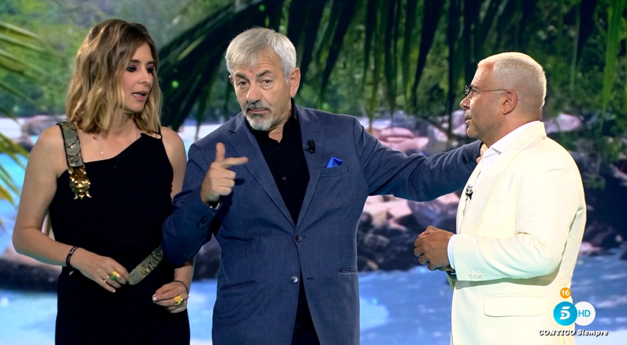 Sandra Barneda, Carlos Sobera y Jorge Javier Vázquez en el estreno de 'Supervivientes 2024'