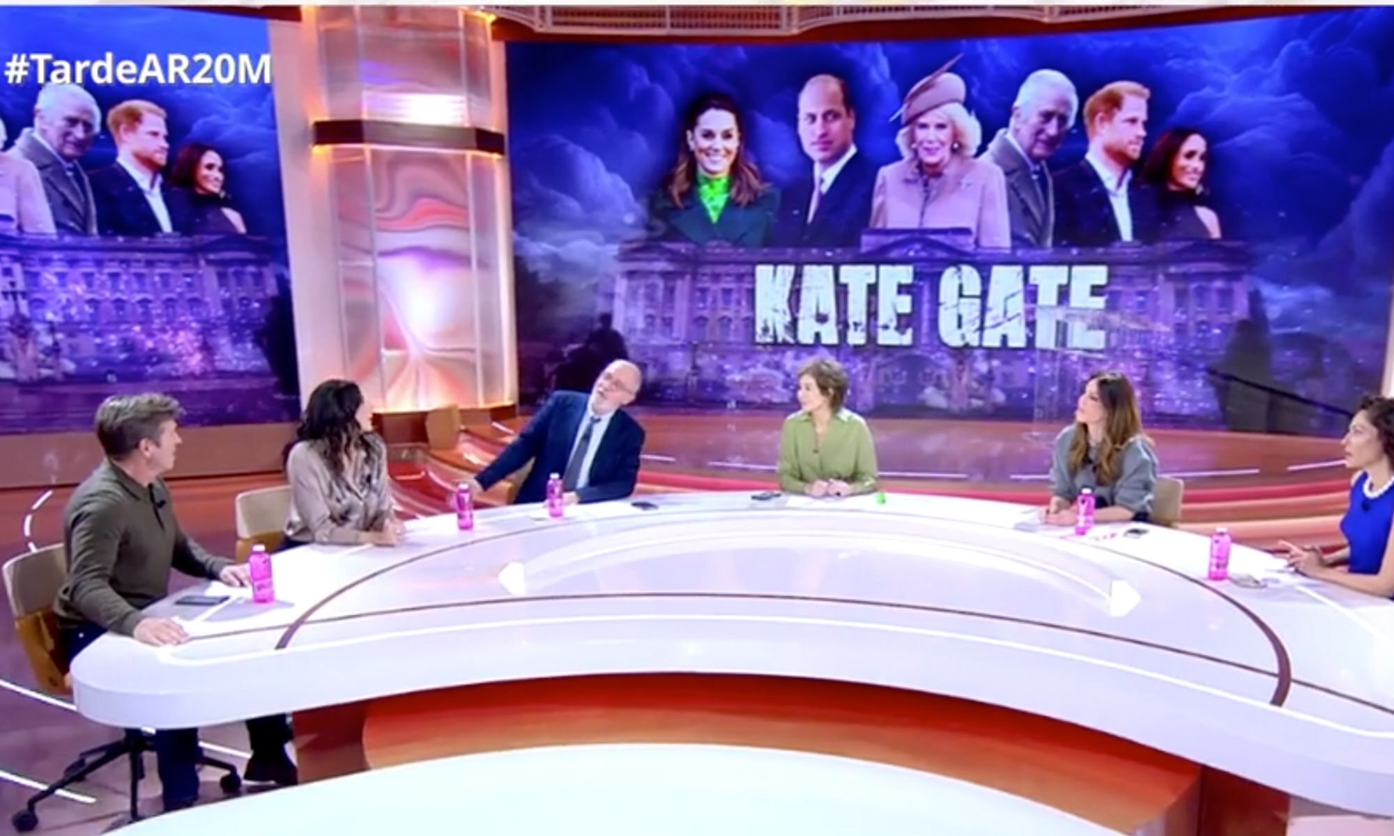 Ana Rosa Quintana y los colaboradores de &#39;TardeAR&#39;