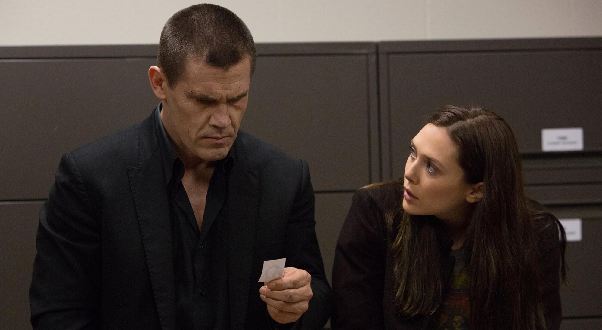 Josh Brolin y Elizabeth Olsen en el primer remake de 'Oldboy'