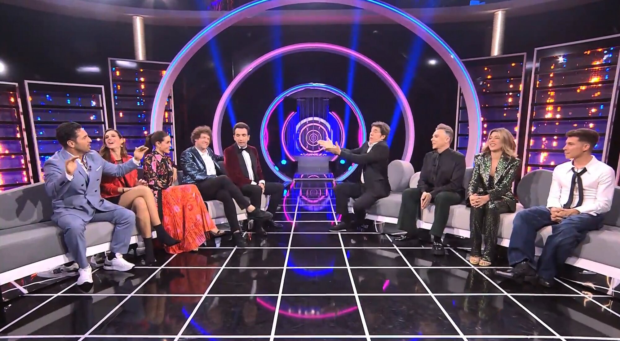 Manel Fuentes y David Bustamante se "pican" por Eurovisión en 'Tu cara me suena'