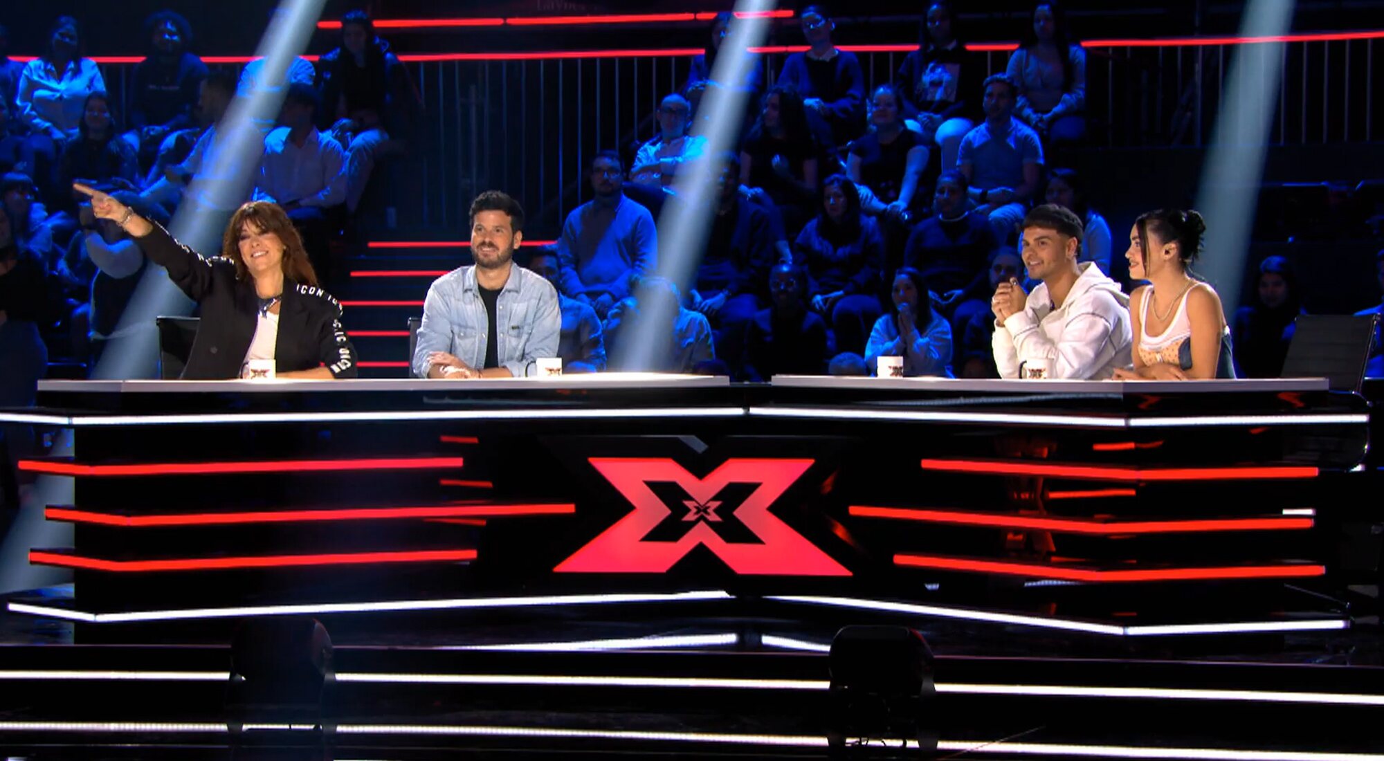 El jurado de 'Factor X' disfruta de la versión de "Zorra" de Alejandro