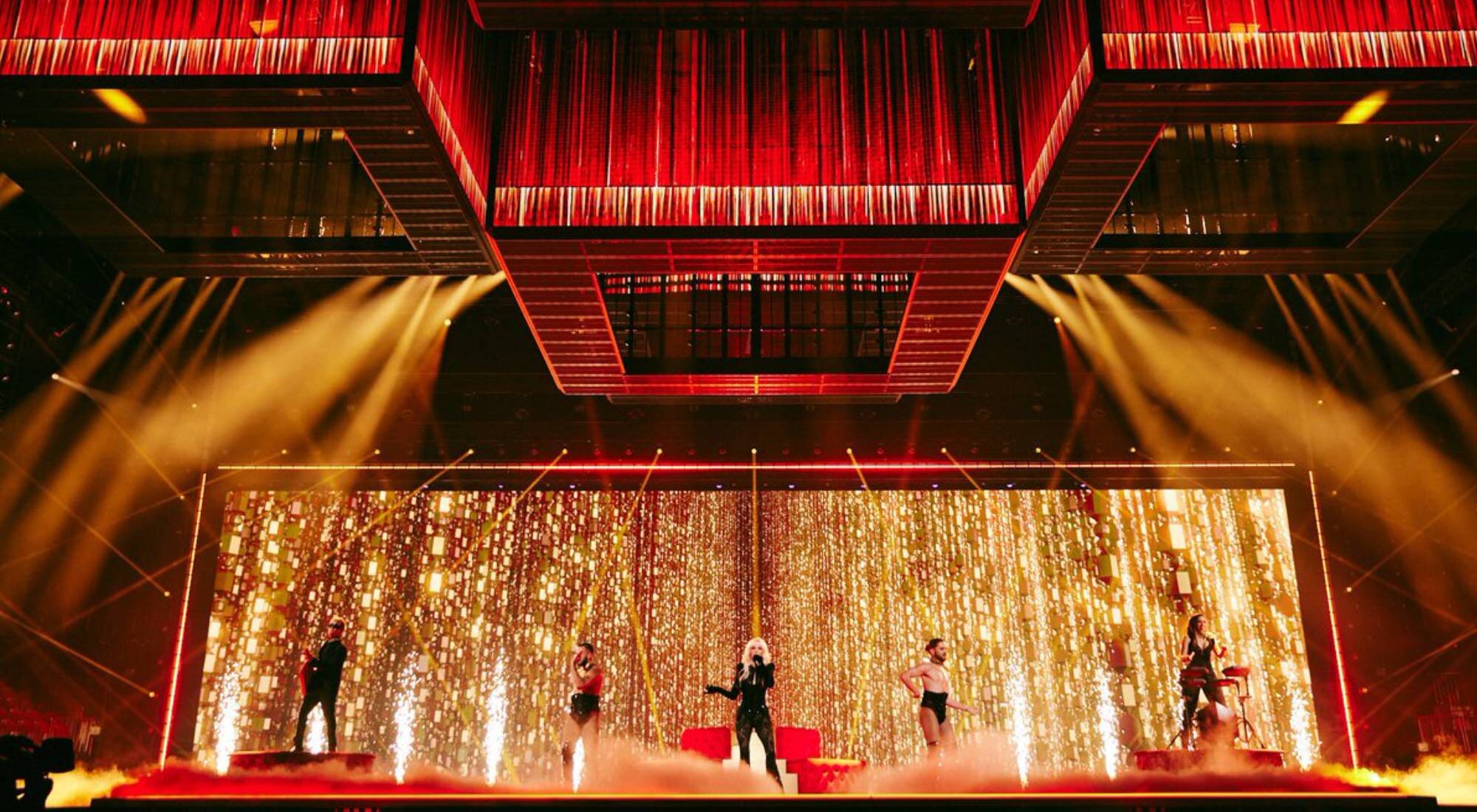 El escenario de Eurovisión 2024 durante el segundo ensayo de Nebulossa con "Zorra"