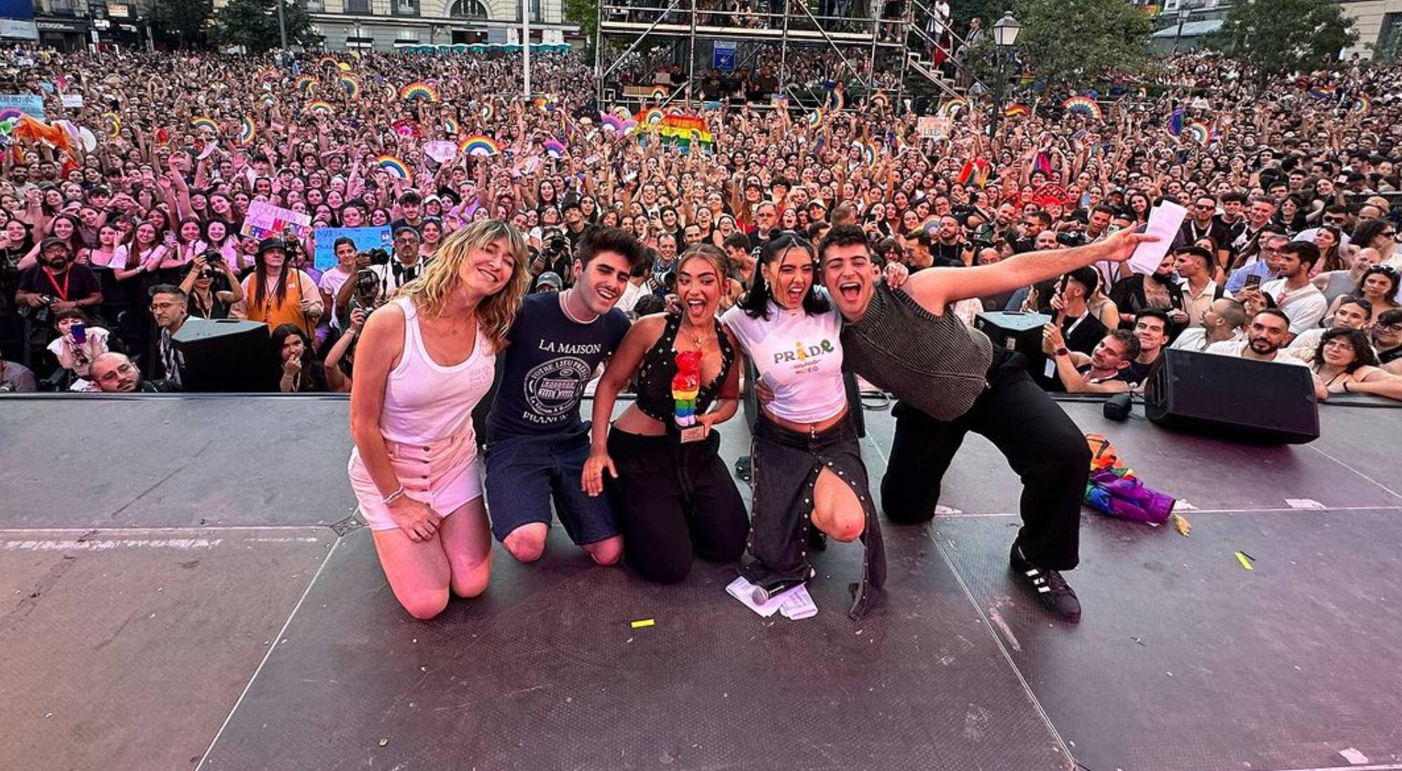 Abril Zamora junto a Martin, Vileta, Chiara y Juanjo en el Orgullo de Madrid 2024