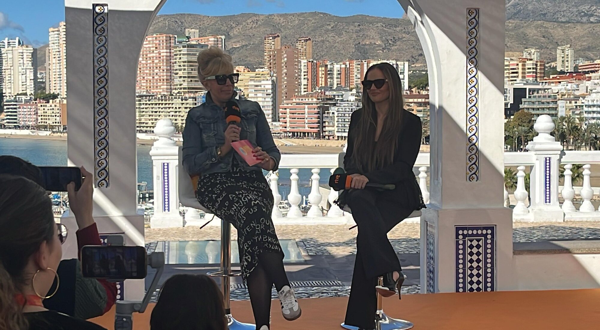María Eizaguirre y Melody en la rueda de prensa al día siguiente de la Final del Benidorm Fest 2025