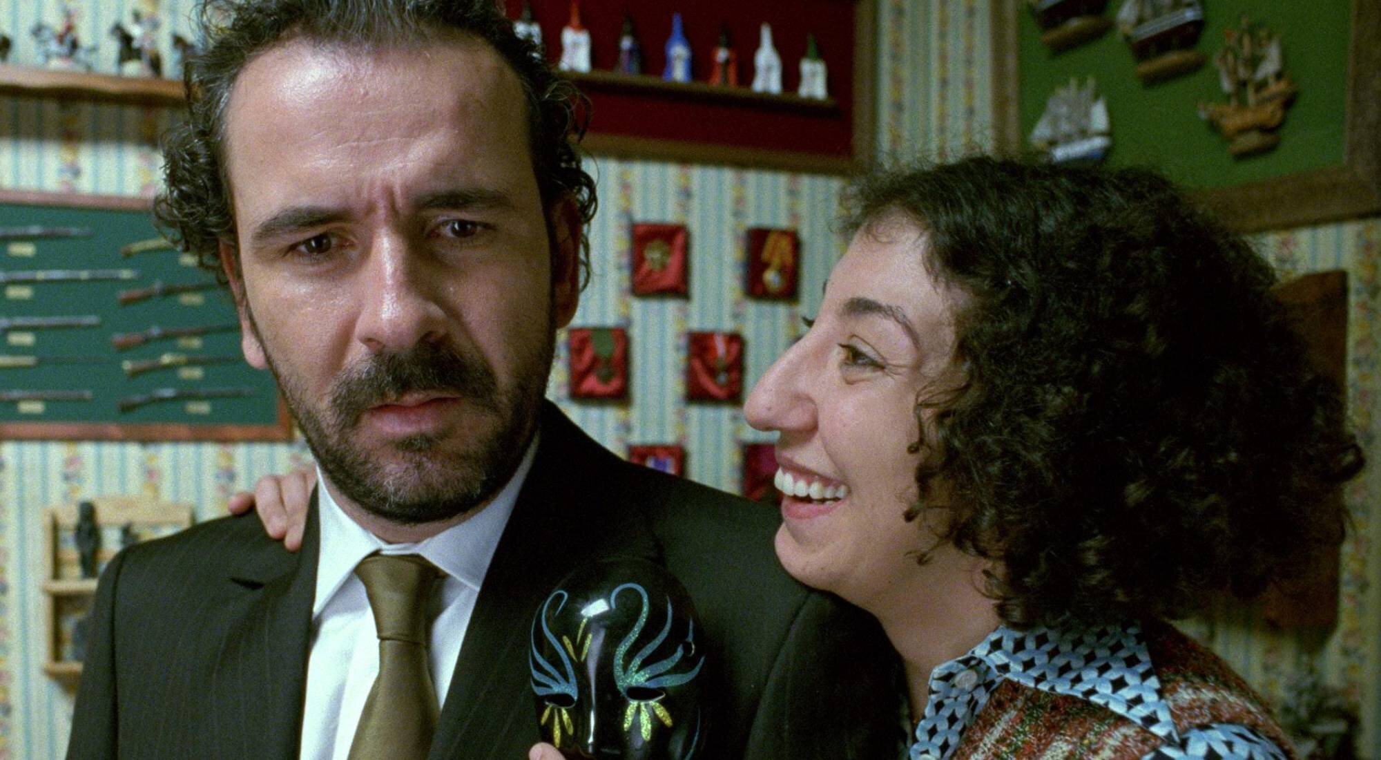 Willy Toledo y Mónica Cervera en "Crimen Ferpecto"