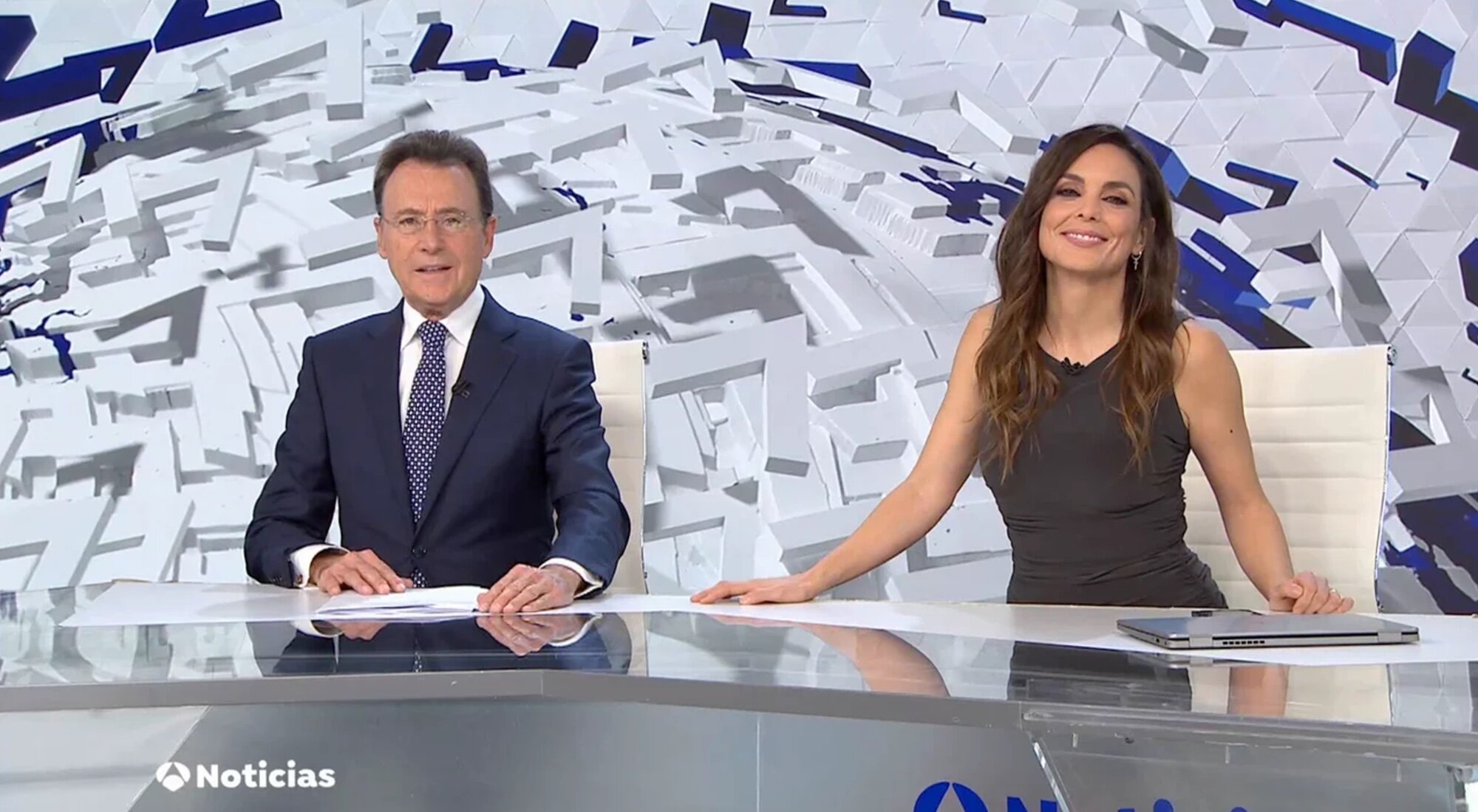 Matías Prats y Mónica Carrillo informarán sobre el funeral del papa para Antena 3