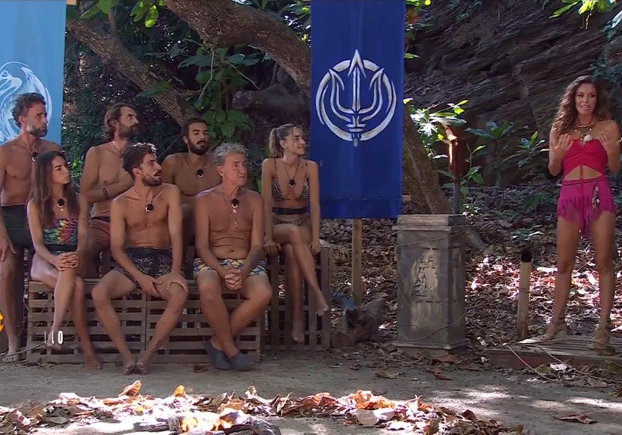 Koldo, junto a otros concursantes de 'Supervivientes'