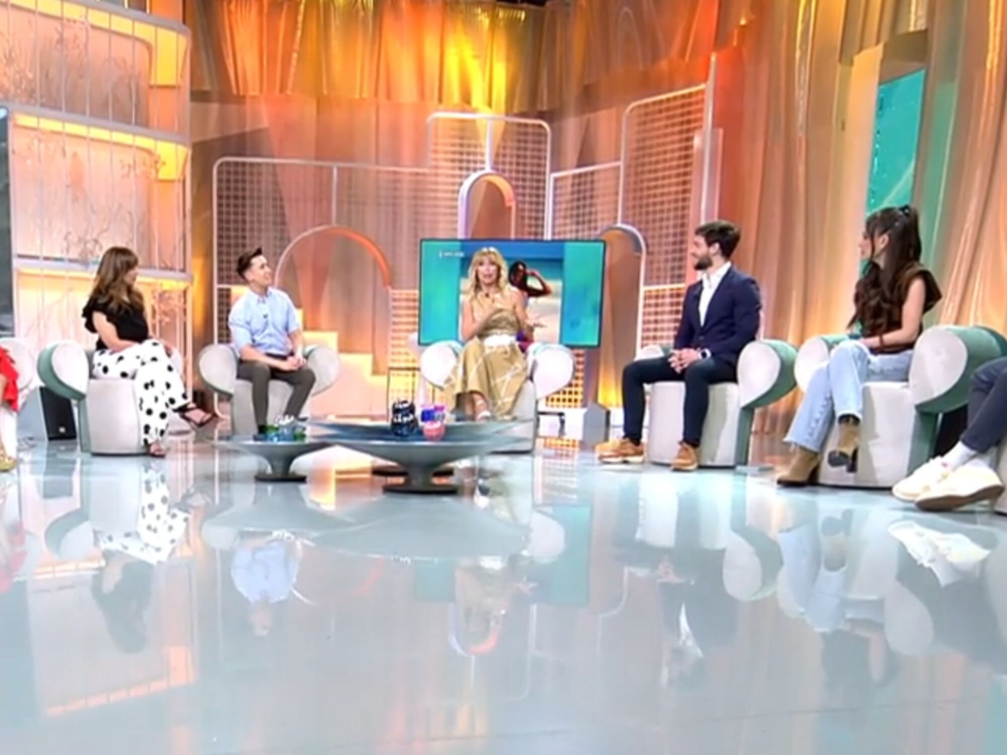 Emma García contando en 'Fiesta' cómo fue obligada a declarar